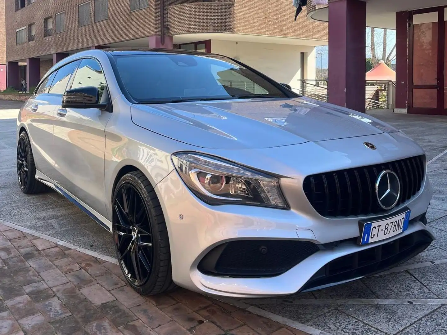 Mercedes-Benz CLA 220 CLA Shooting Brake 220 d Premium Dark Night auto Šedá - 1