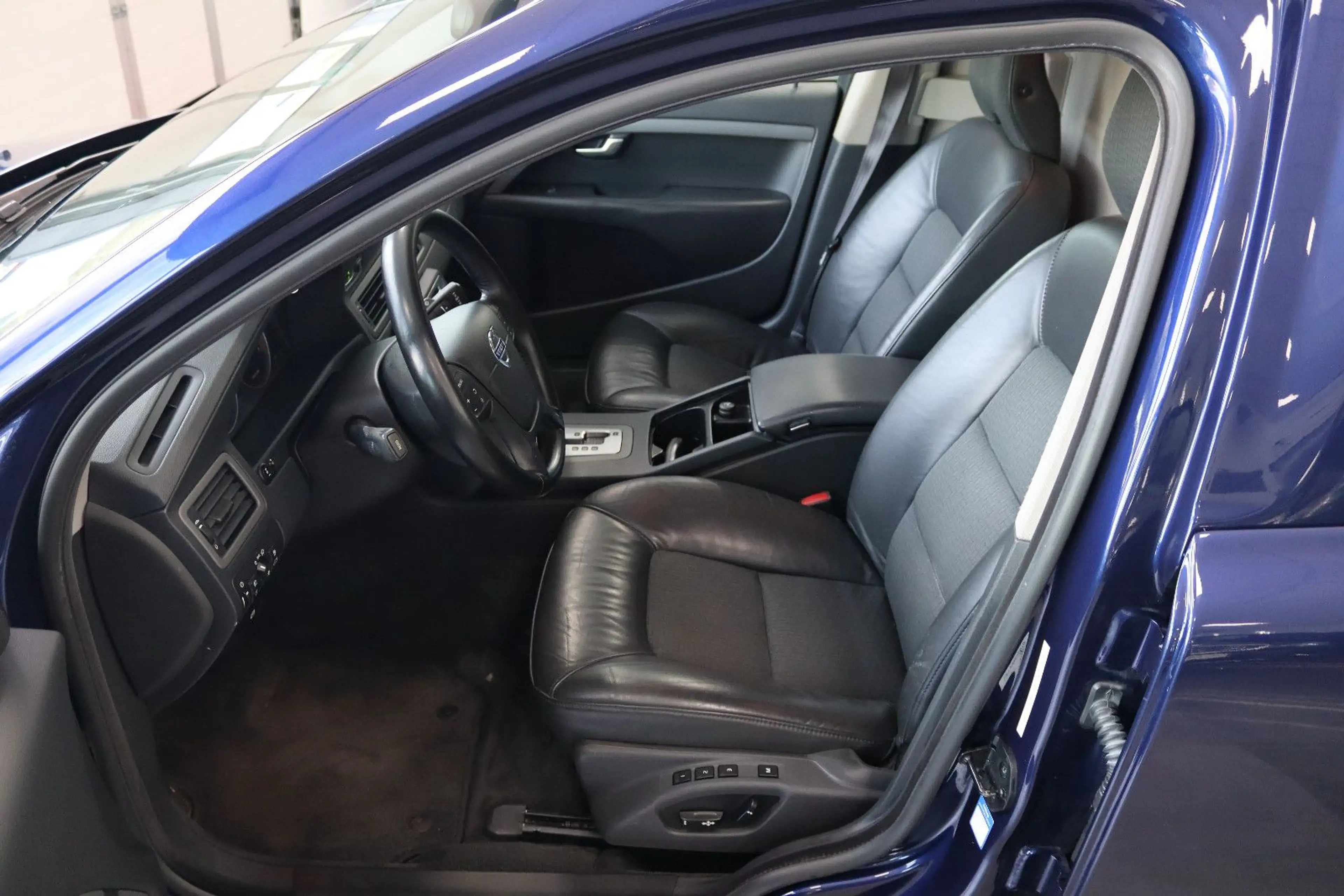 Volvo V70 Nilsson Bestattungswagen / Leichenwagen — photo 7