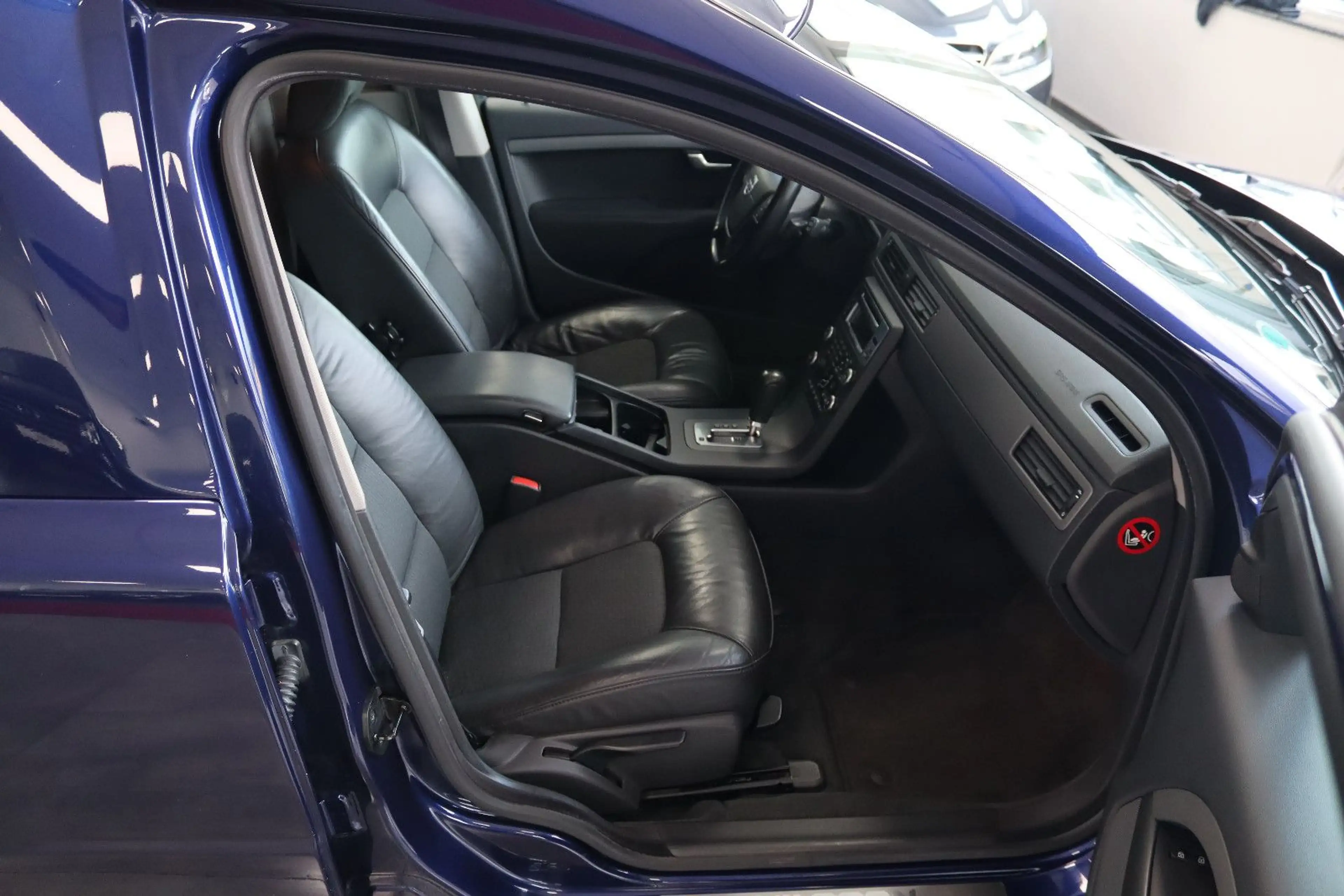 Volvo V70 Nilsson Bestattungswagen / Leichenwagen — photo 11