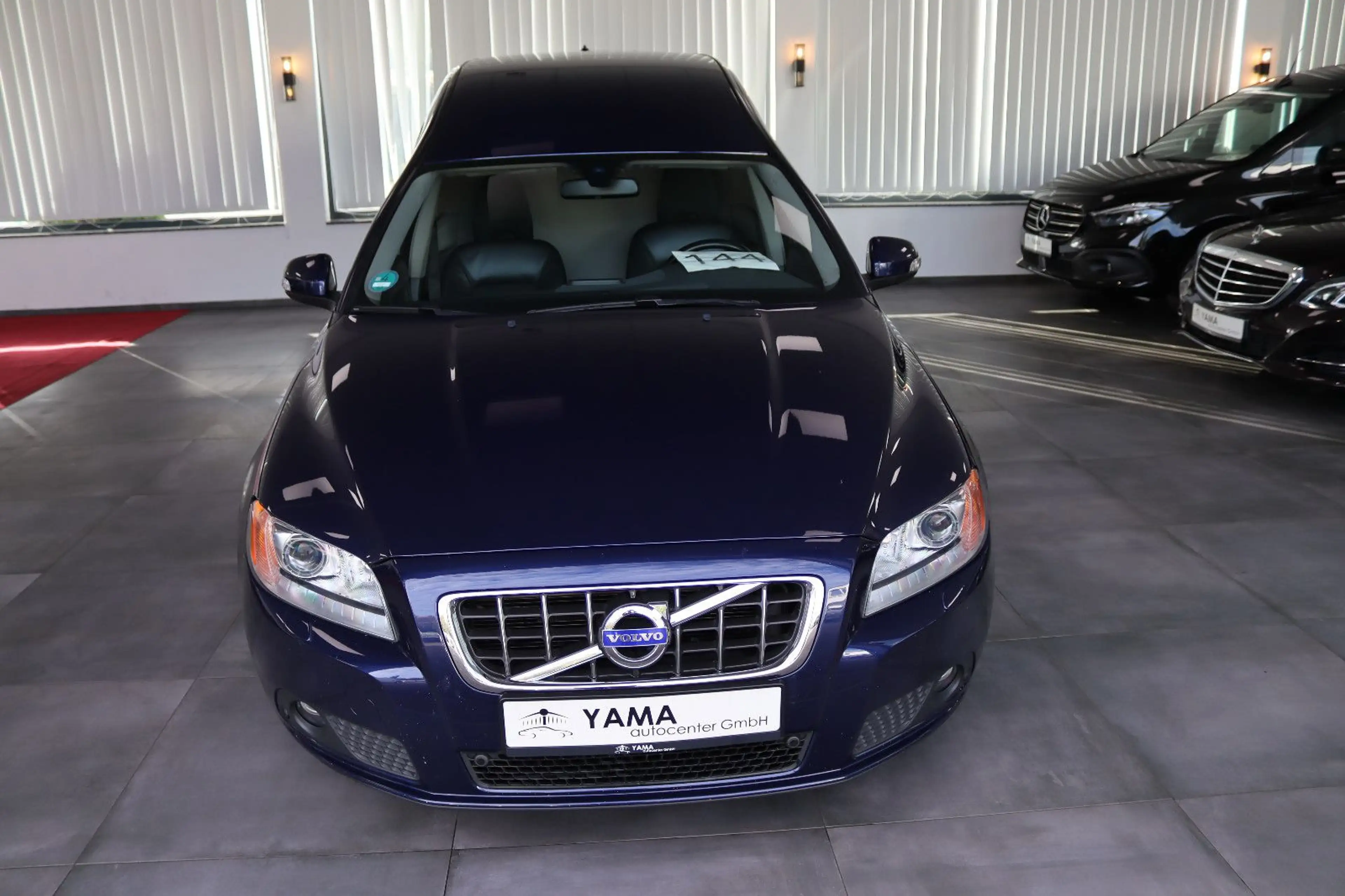 Volvo V70 Nilsson Bestattungswagen / Leichenwagen — photo 2