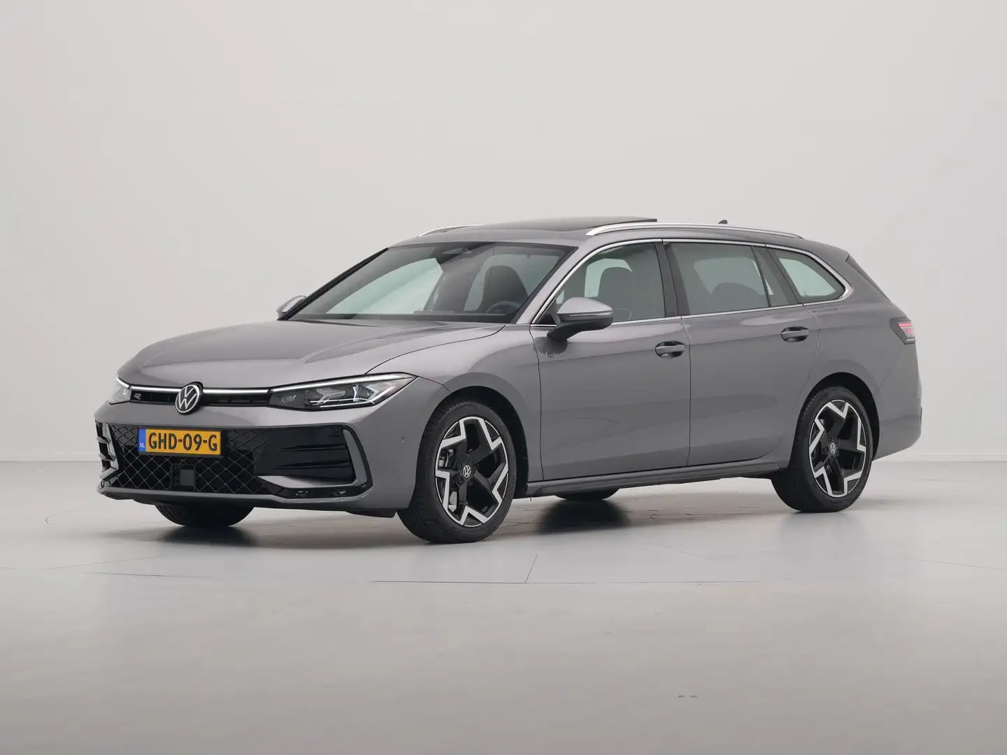 Volkswagen Passat Variant 1.5 eTSI 150pk R-Line Business Panorama Trekhaak C Gris - 2