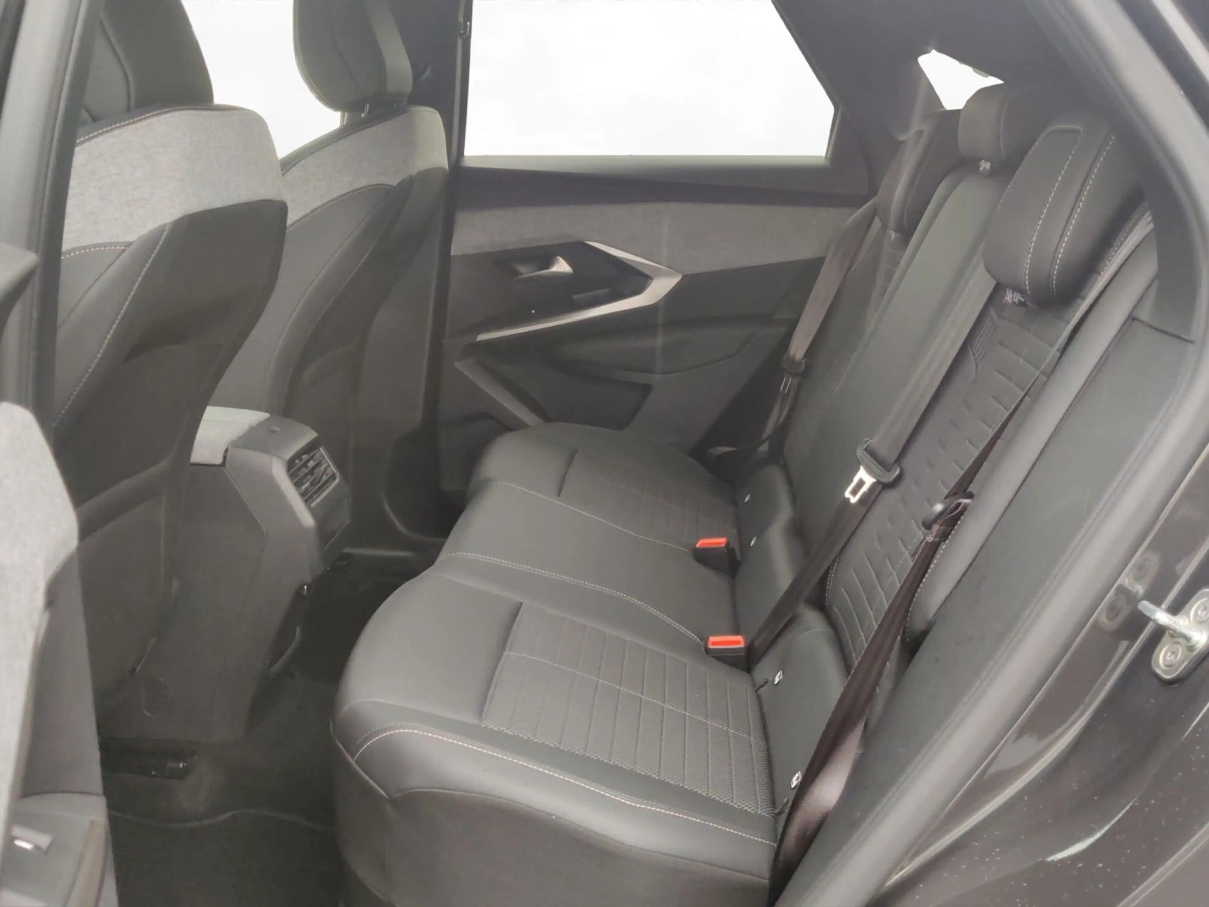 Peugeot 3008 Allure MHEV 145 e-DSC6 Kamera ACC PDC Drive — photo 10