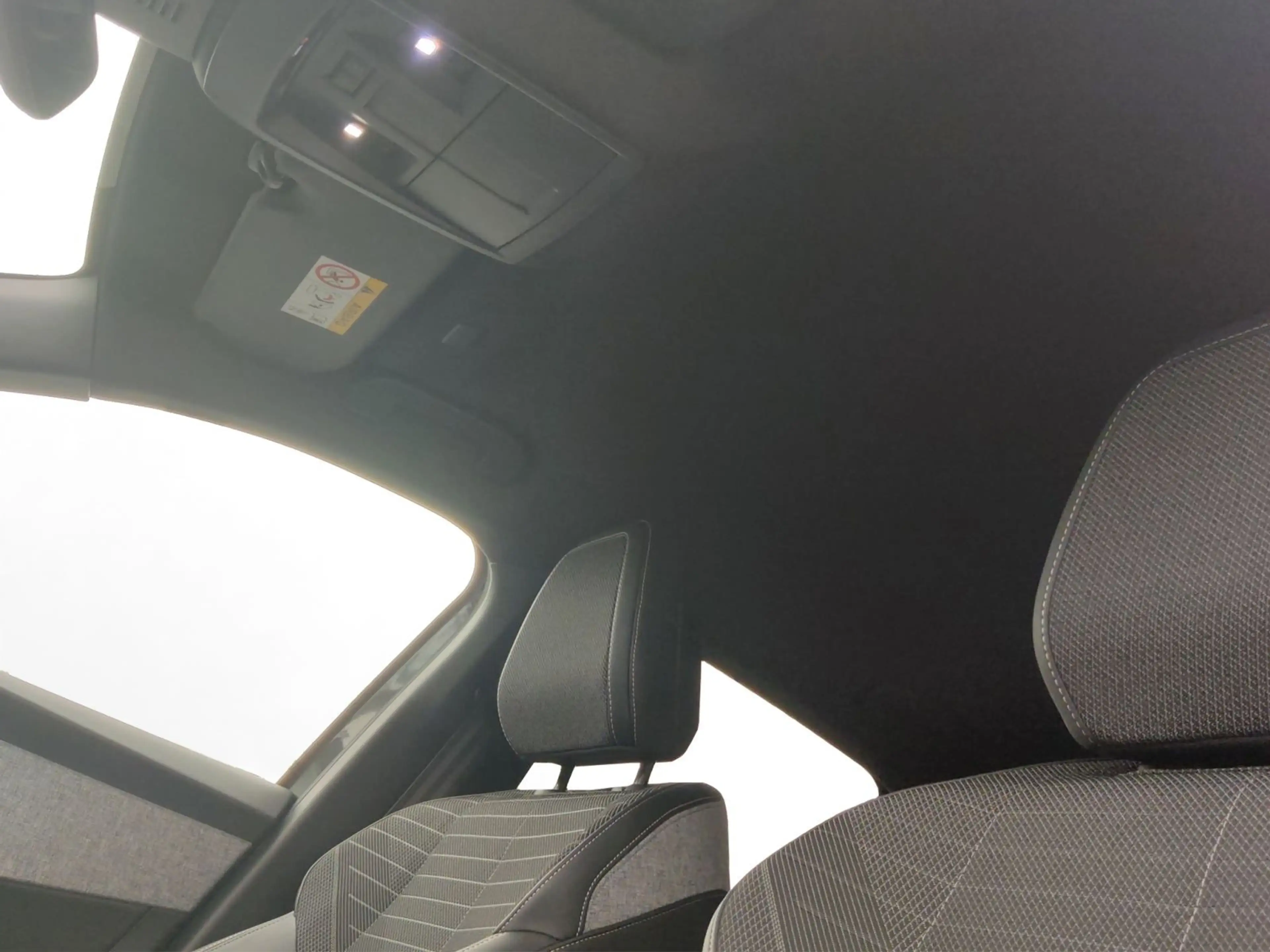 Peugeot 3008 Allure MHEV 145 e-DSC6 Kamera ACC PDC Drive — photo 13