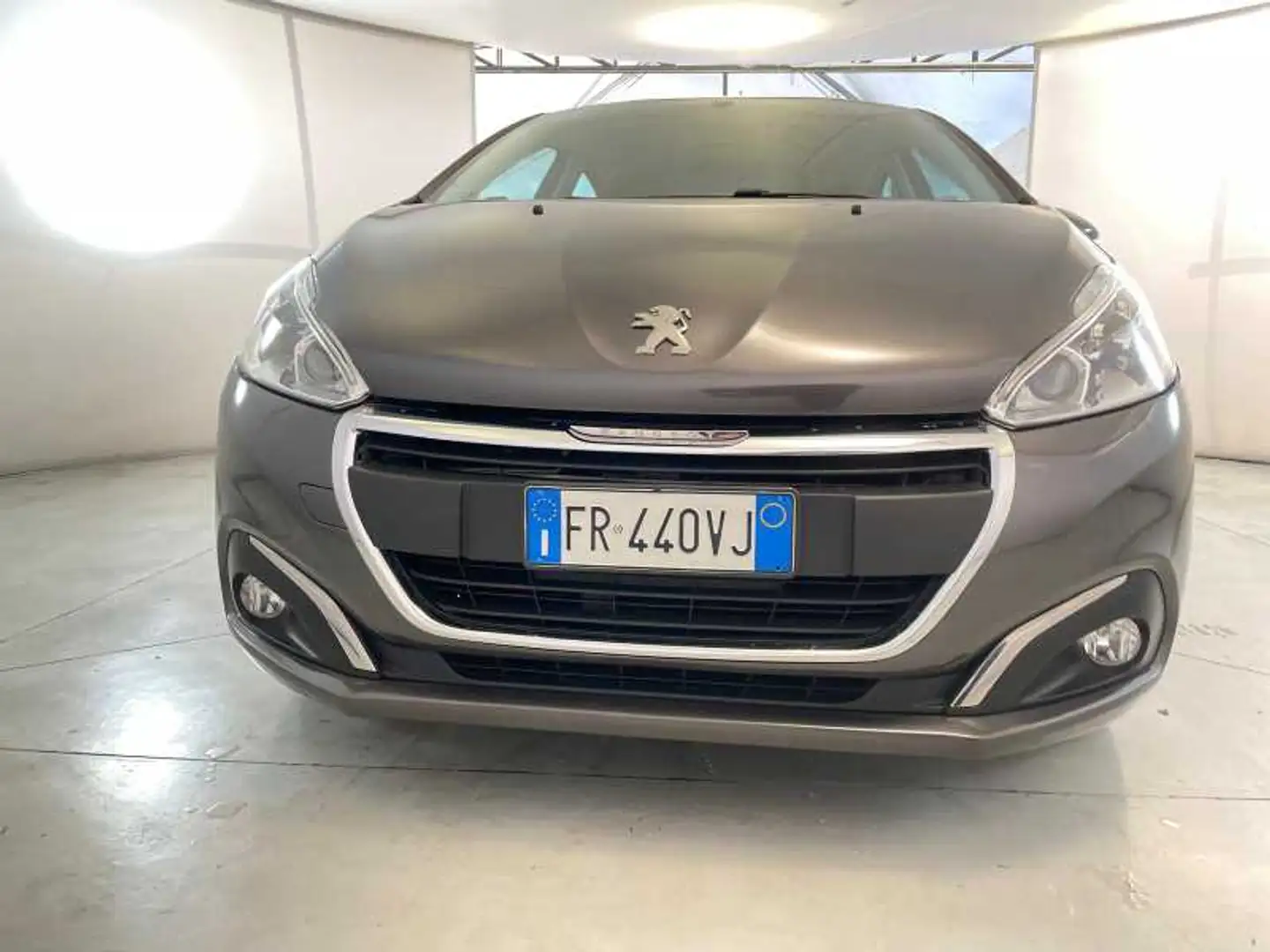 Peugeot 208 5 Porte 1.2 PureTech Allure Šedá - 2