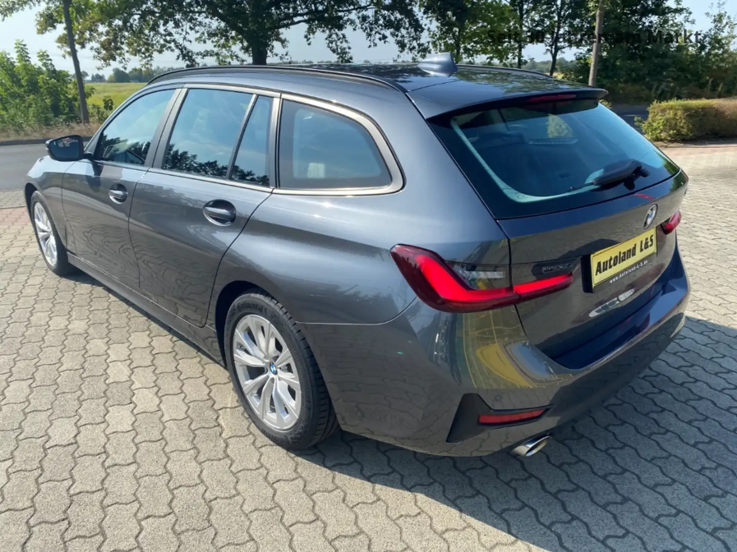 BMW 320 i Advantage Touring, Live Cockpit, LED, Navi, SH, Grigio - 2