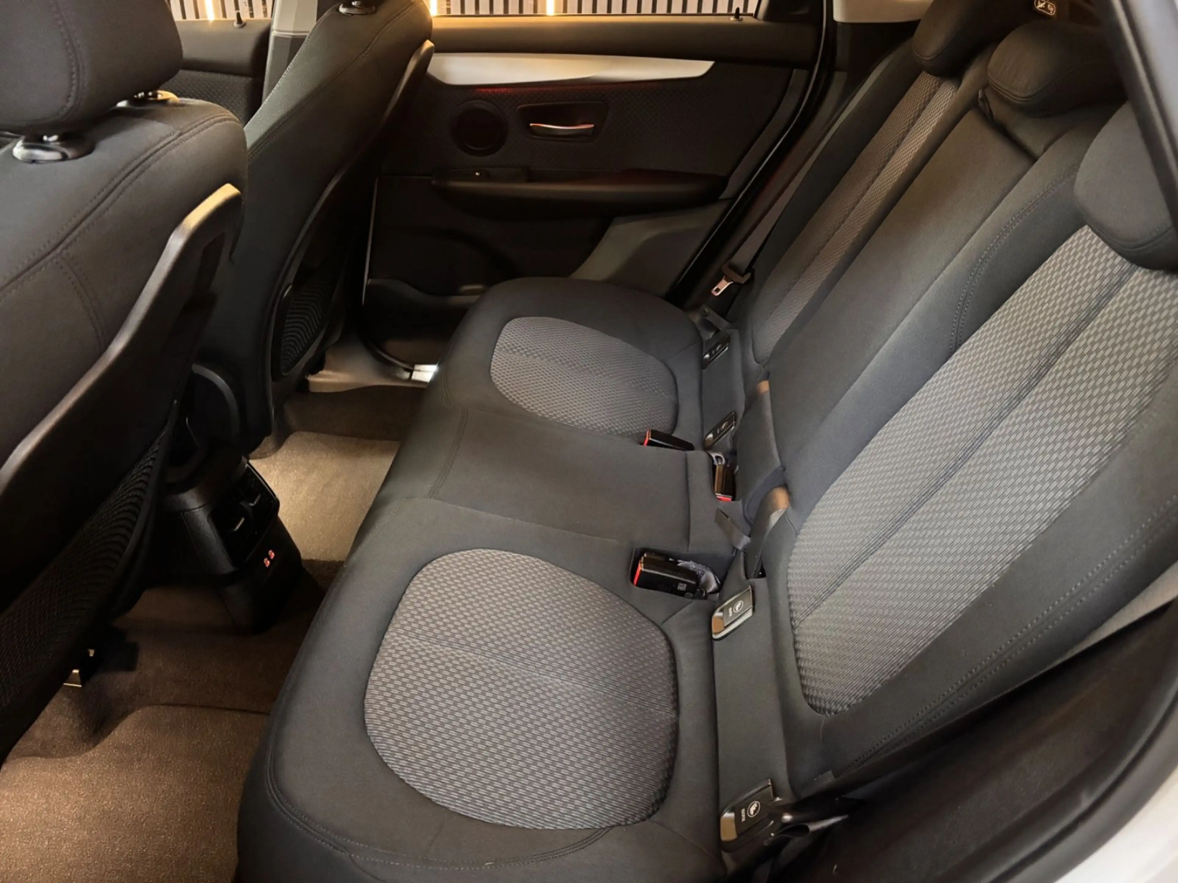 BMW 225 2 Active Tourer 225 xe Advantage — photo 12