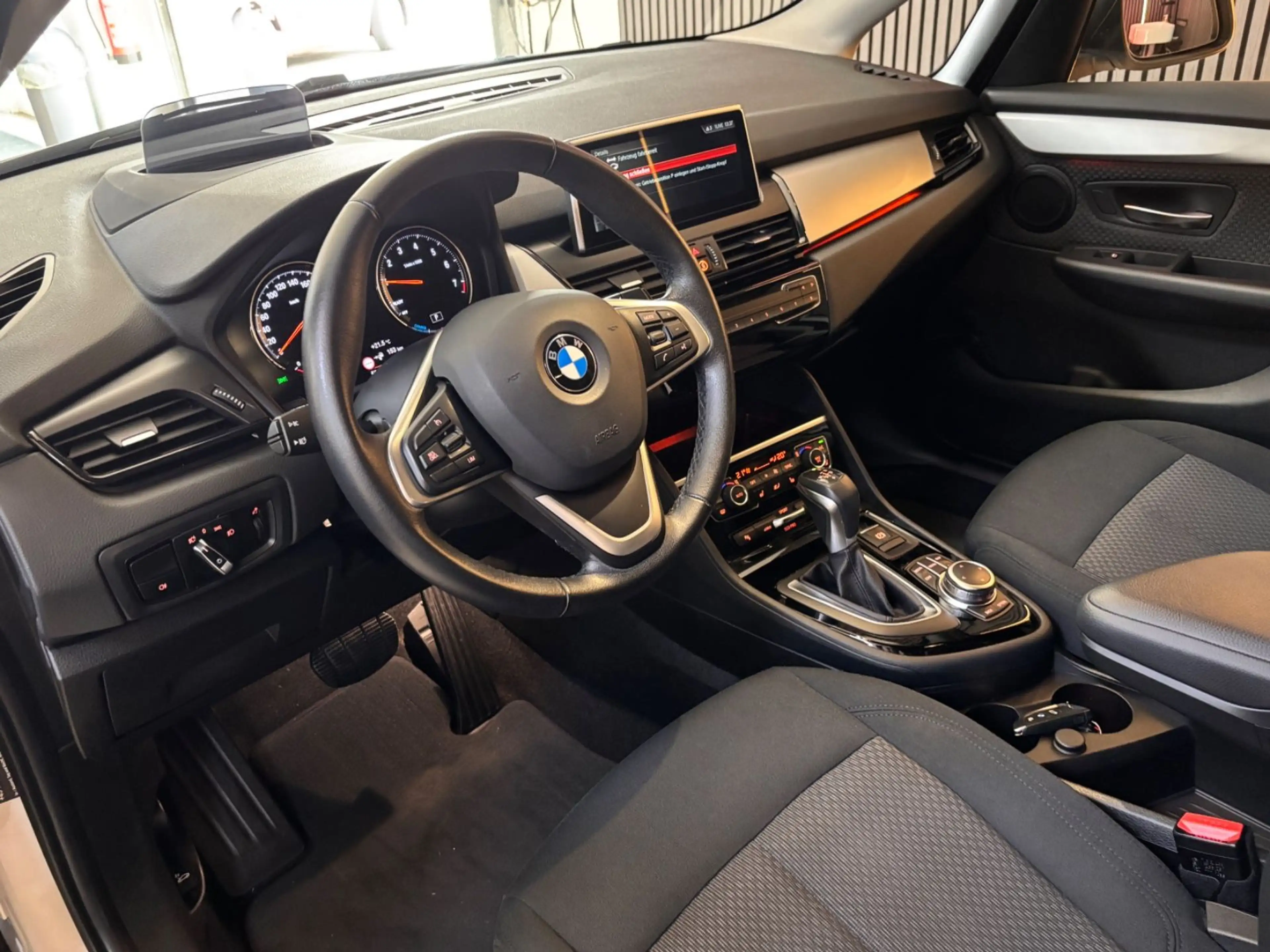 BMW 225 2 Active Tourer 225 xe Advantage — photo 17