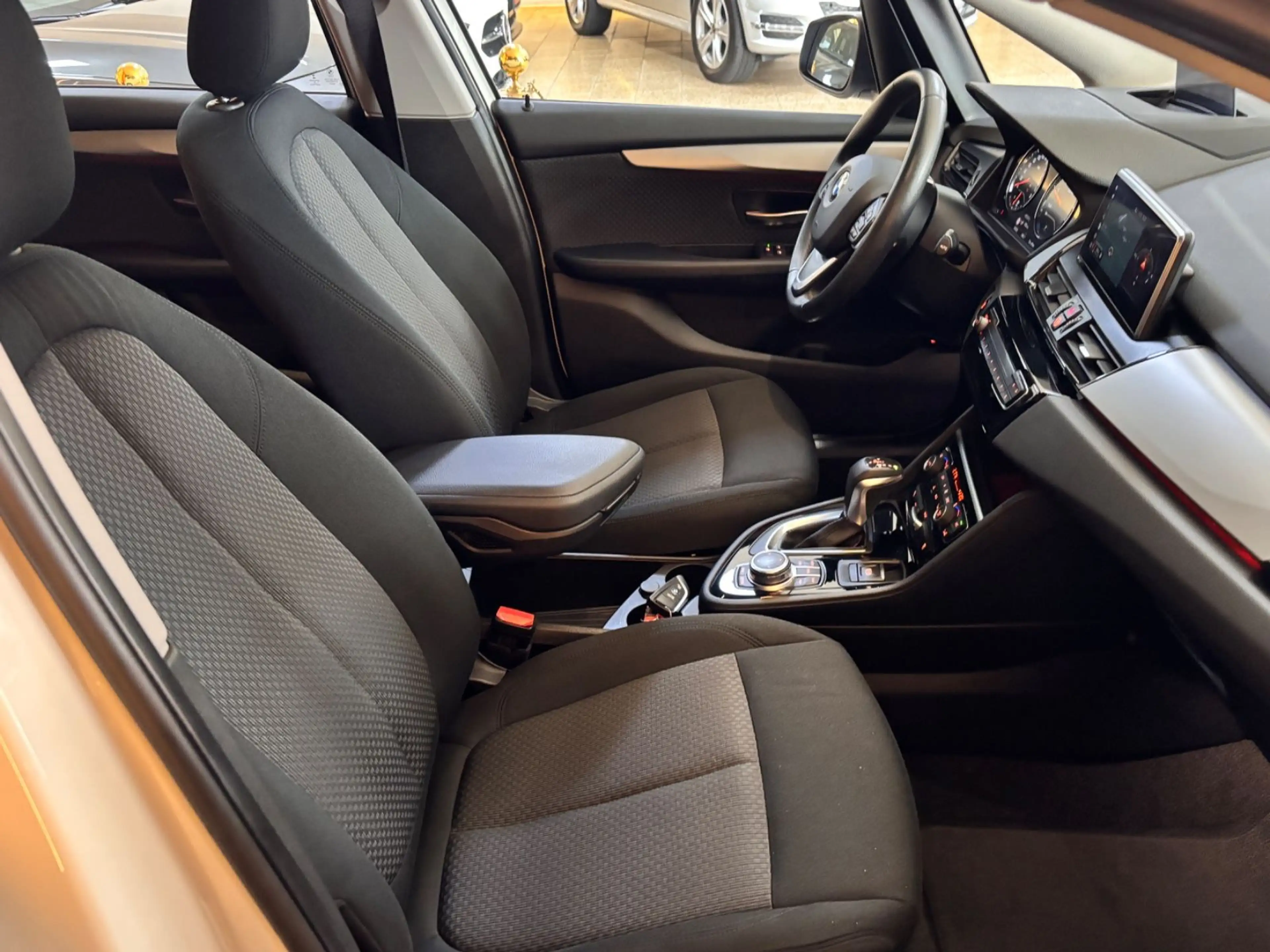 BMW 225 2 Active Tourer 225 xe Advantage — photo 16