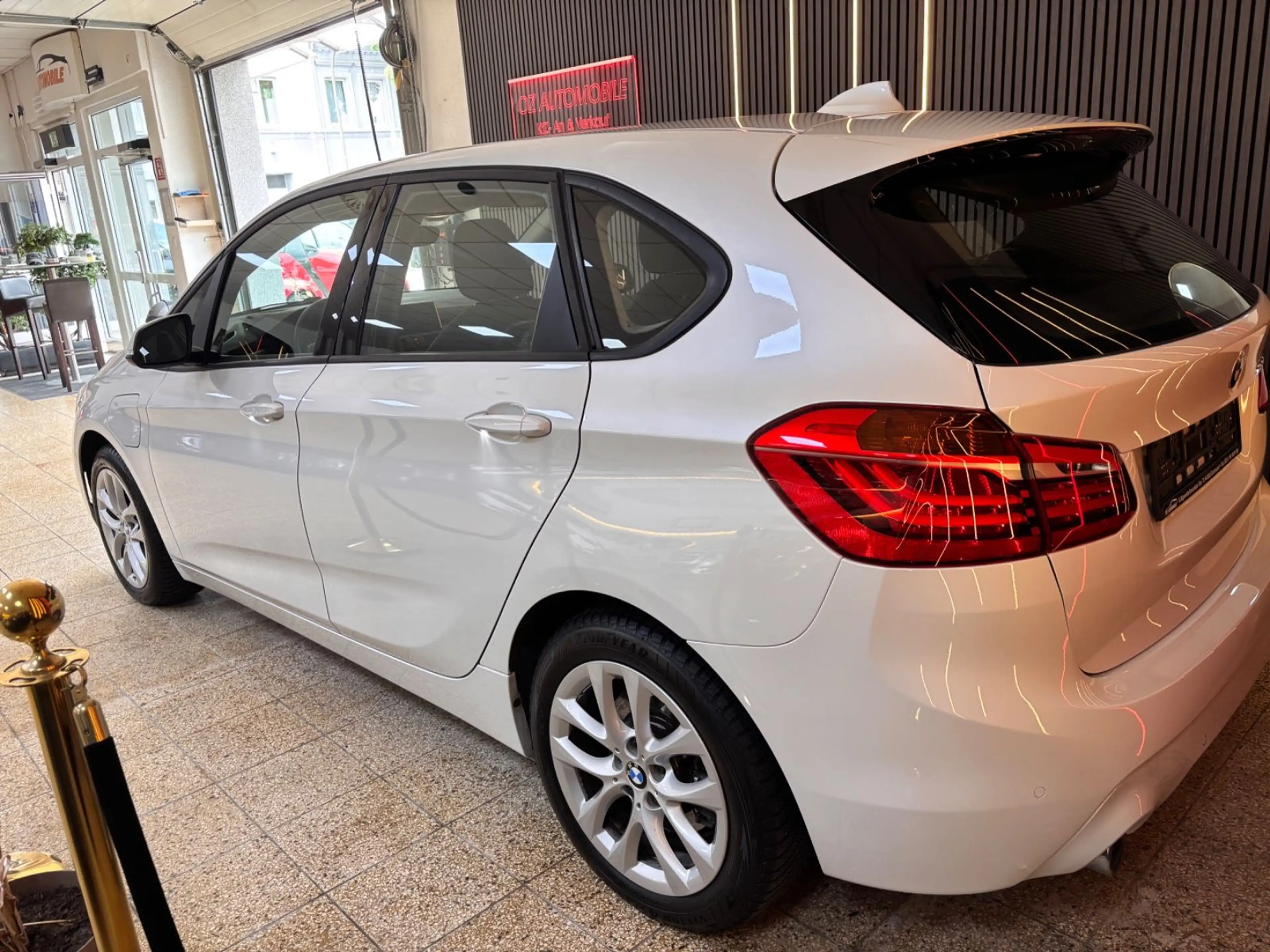 BMW 225 2 Active Tourer 225 xe Advantage — photo 6