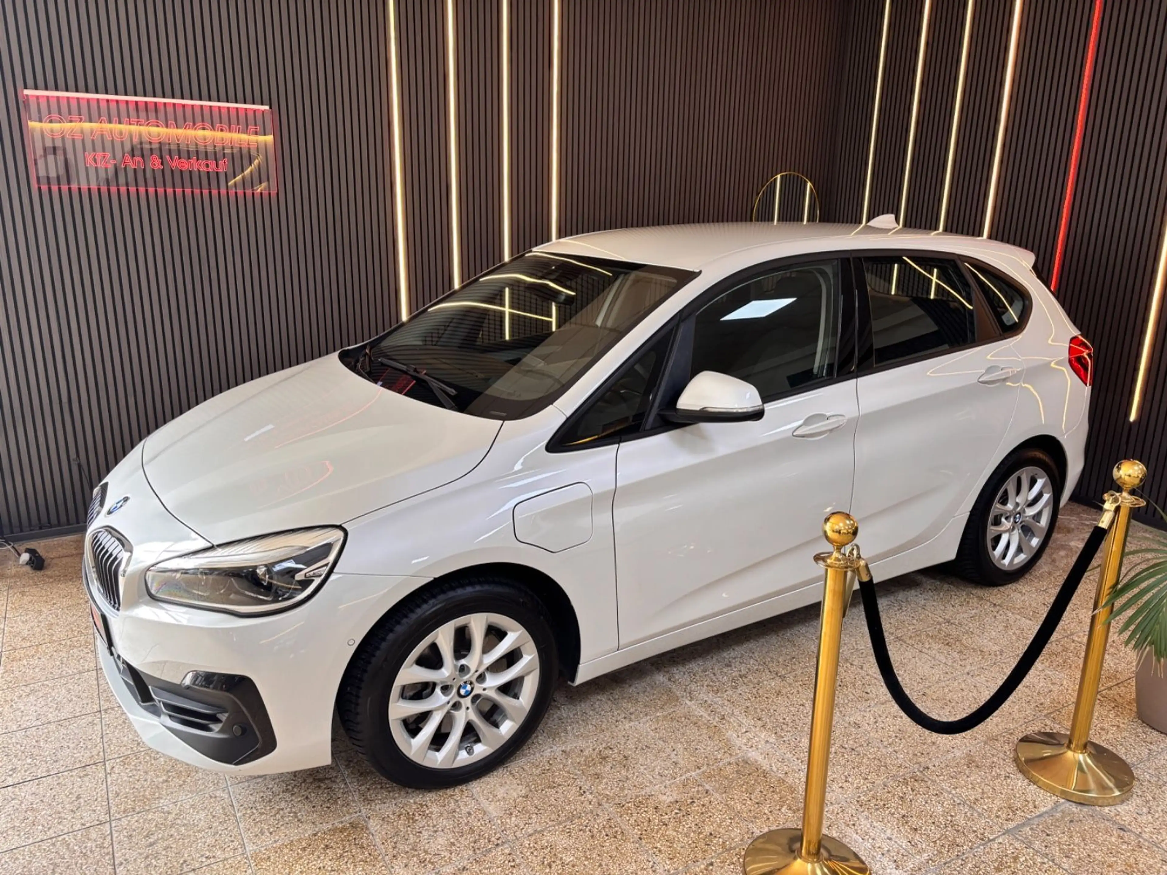 BMW 225 2 Active Tourer 225 xe Advantage — photo 24