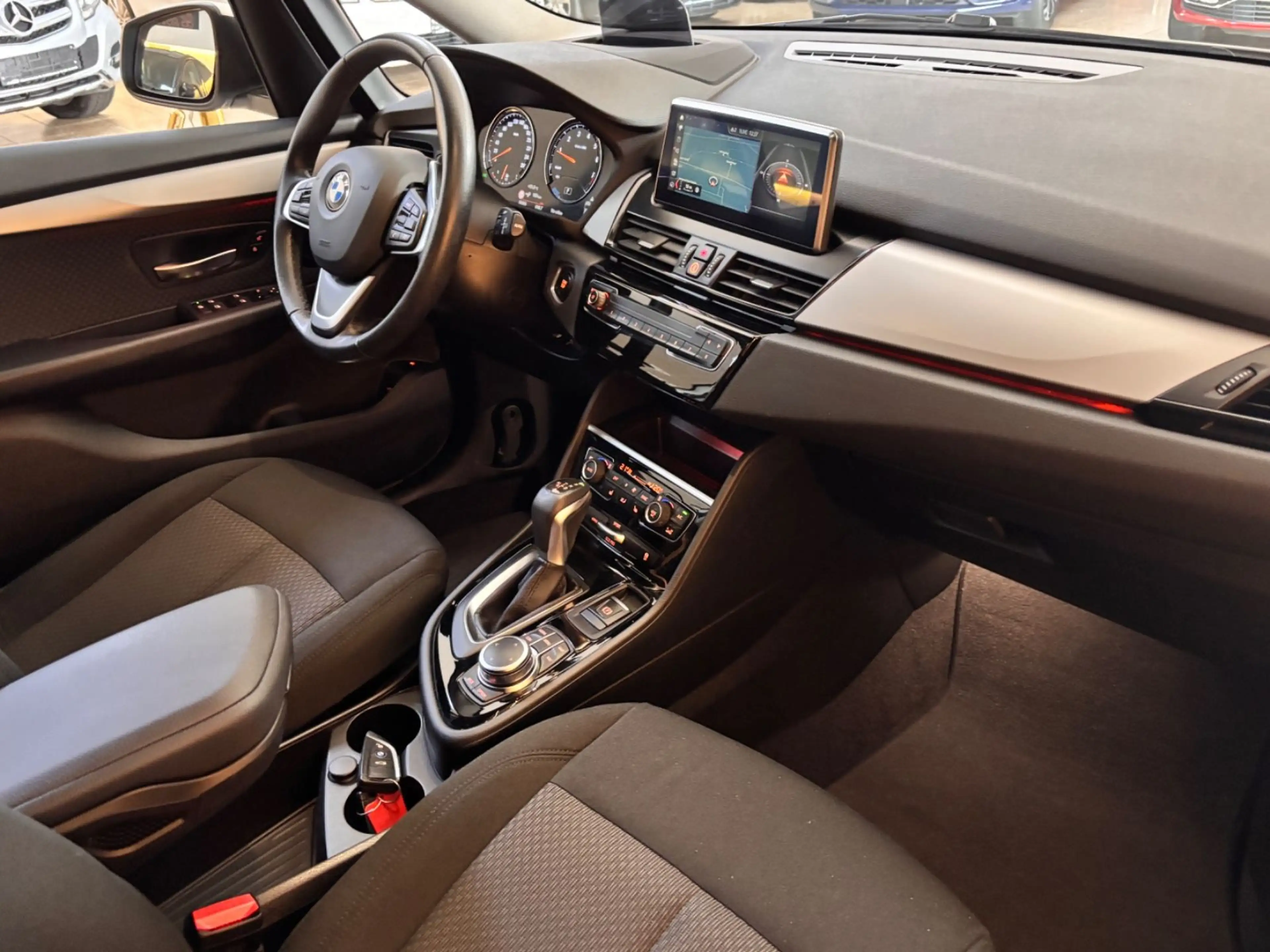 BMW 225 2 Active Tourer 225 xe Advantage — photo 14