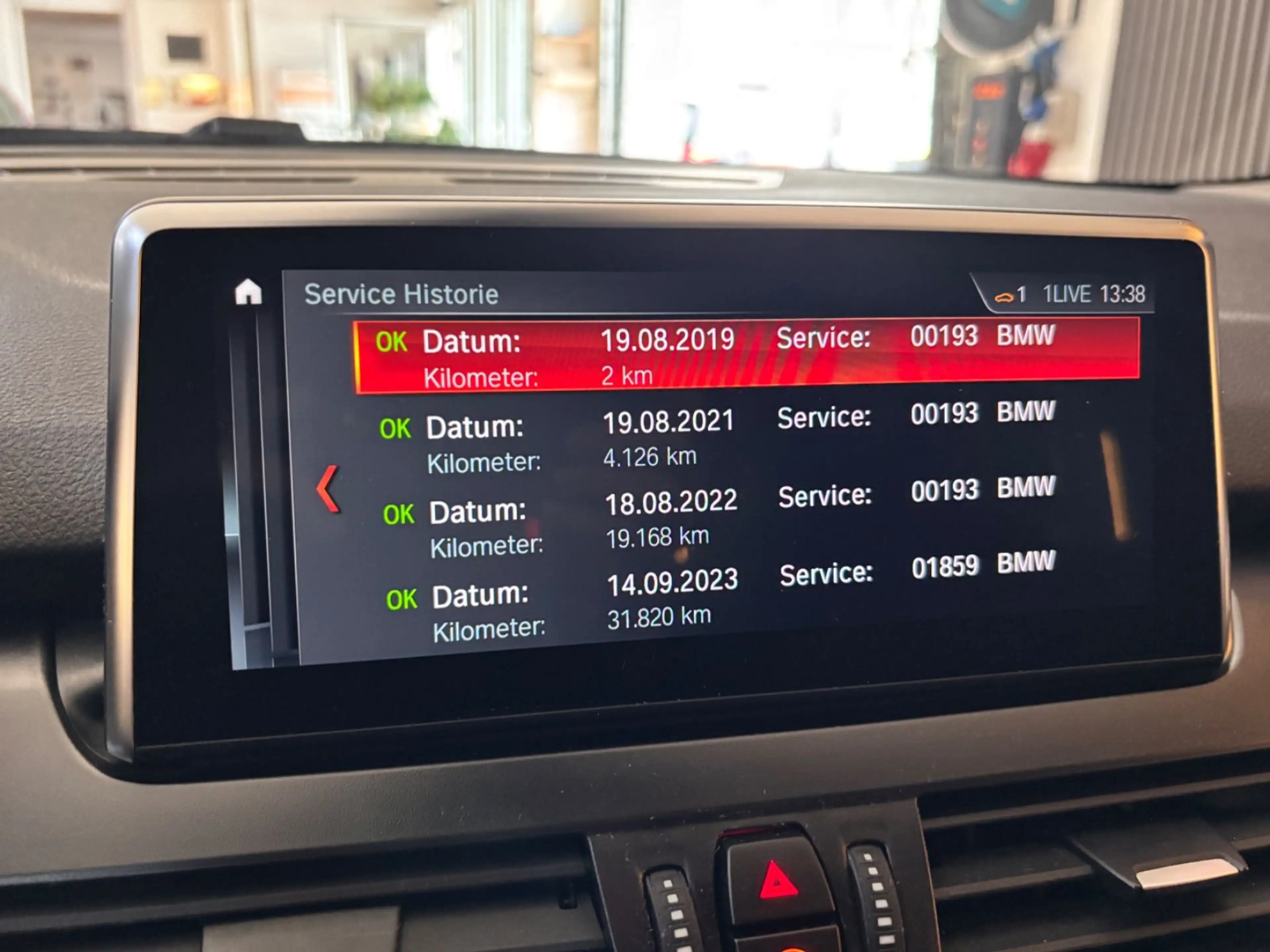 BMW 225 2 Active Tourer 225 xe Advantage — photo 20
