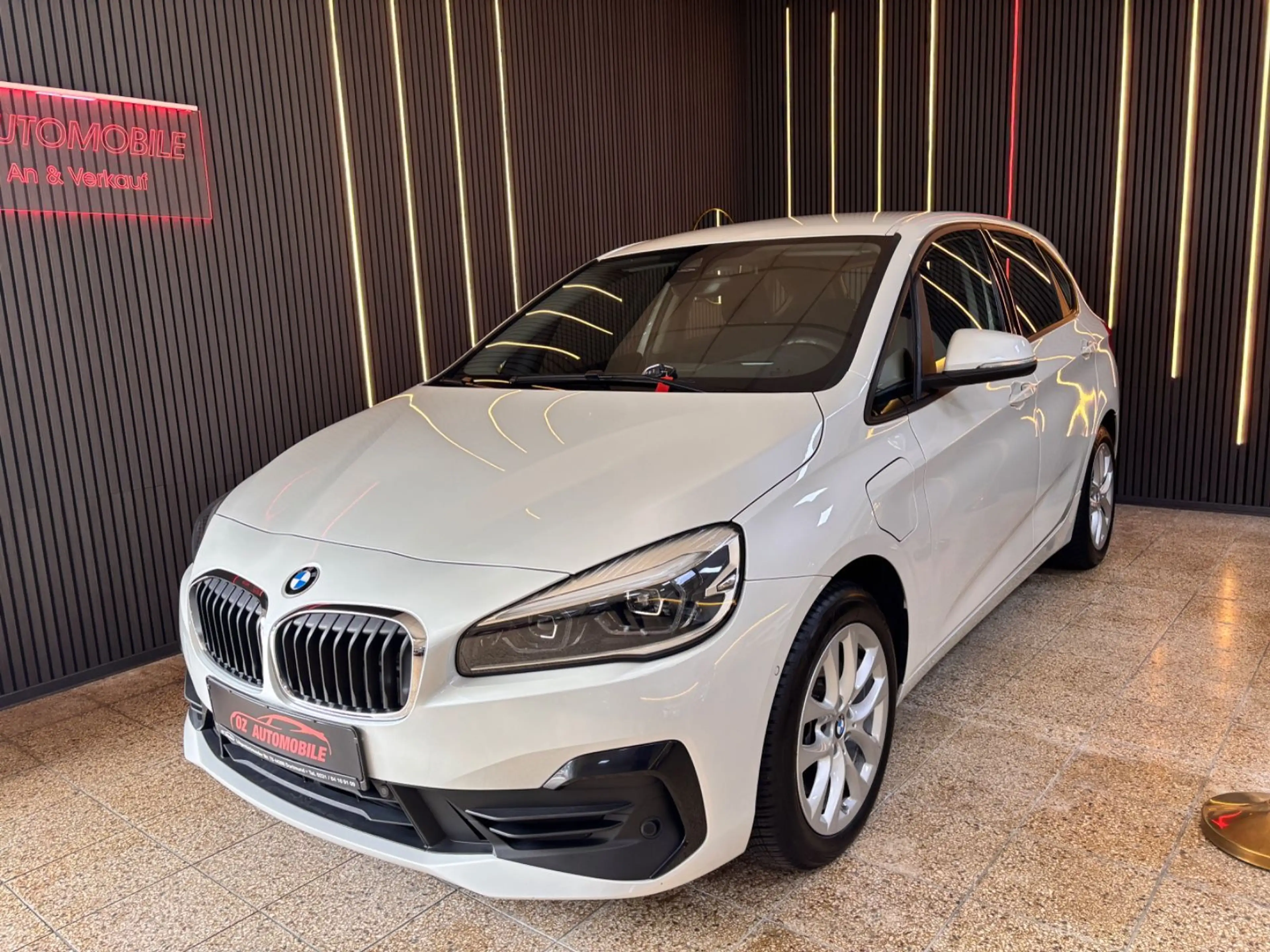 BMW 225 2 Active Tourer 225 xe Advantage — photo 2