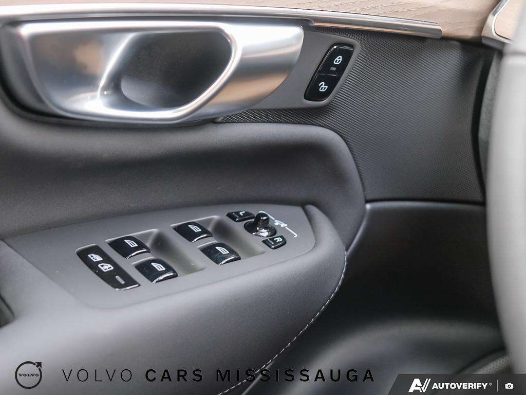 2026 Volvo XC90 B6 AWD Plus Dark Theme 7-Seater thumb 17