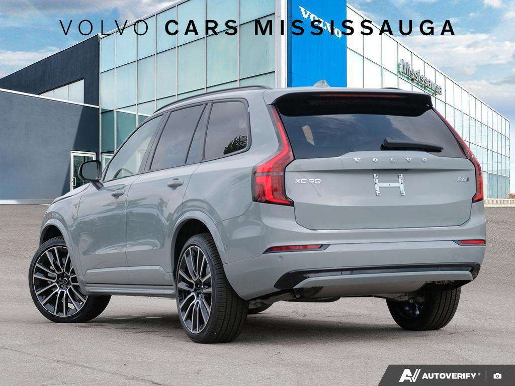 2026 Volvo XC90 B6 AWD Plus Dark Theme 7-Seater alt 4