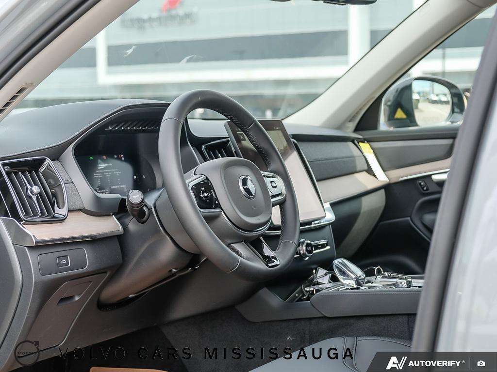 2026 Volvo XC90 B6 AWD Plus Dark Theme 7-Seater thumb 13