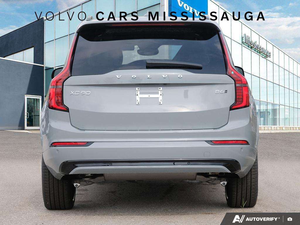2026 Volvo XC90 B6 AWD Plus Dark Theme 7-Seater alt 5