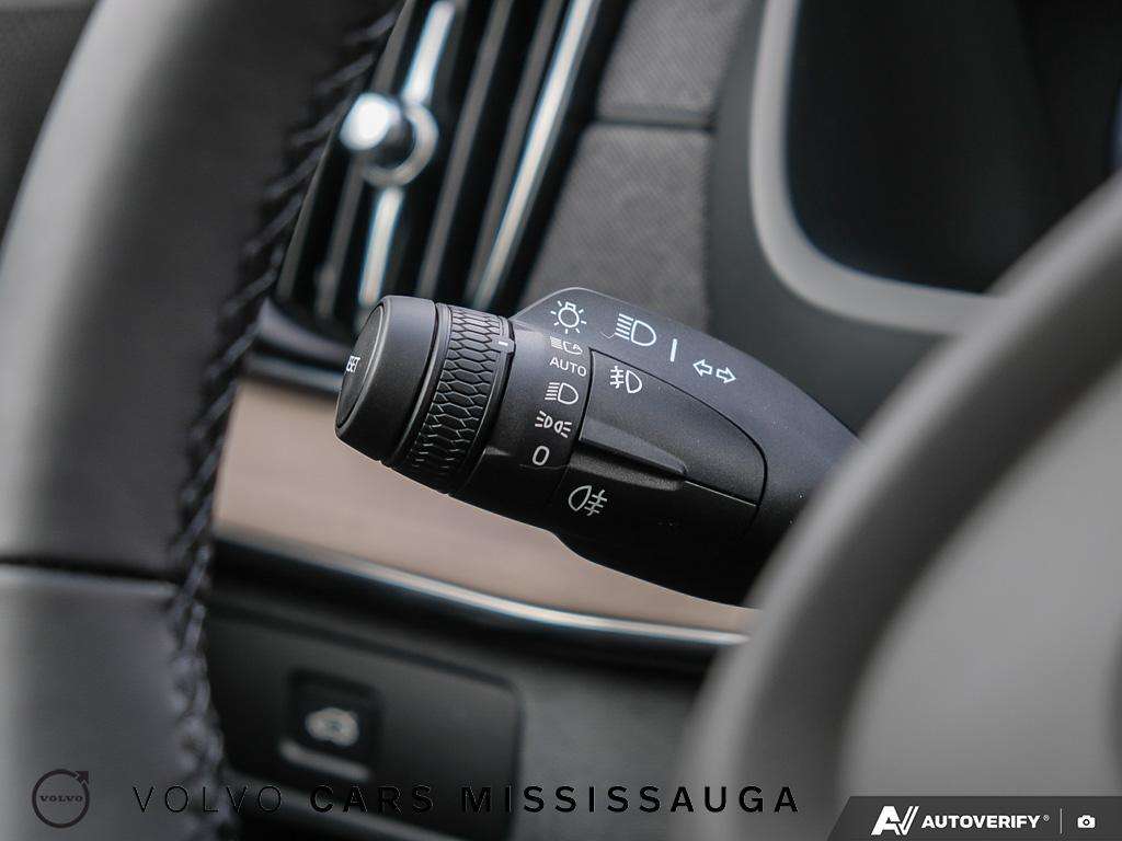 2026 Volvo XC90 B6 AWD Plus Dark Theme 7-Seater thumb 16