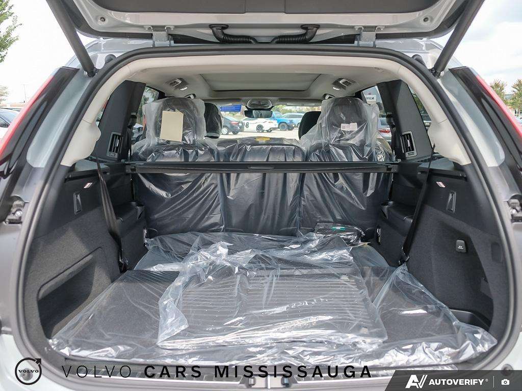 2026 Volvo XC90 B6 AWD Plus Dark Theme 7-Seater thumb 11