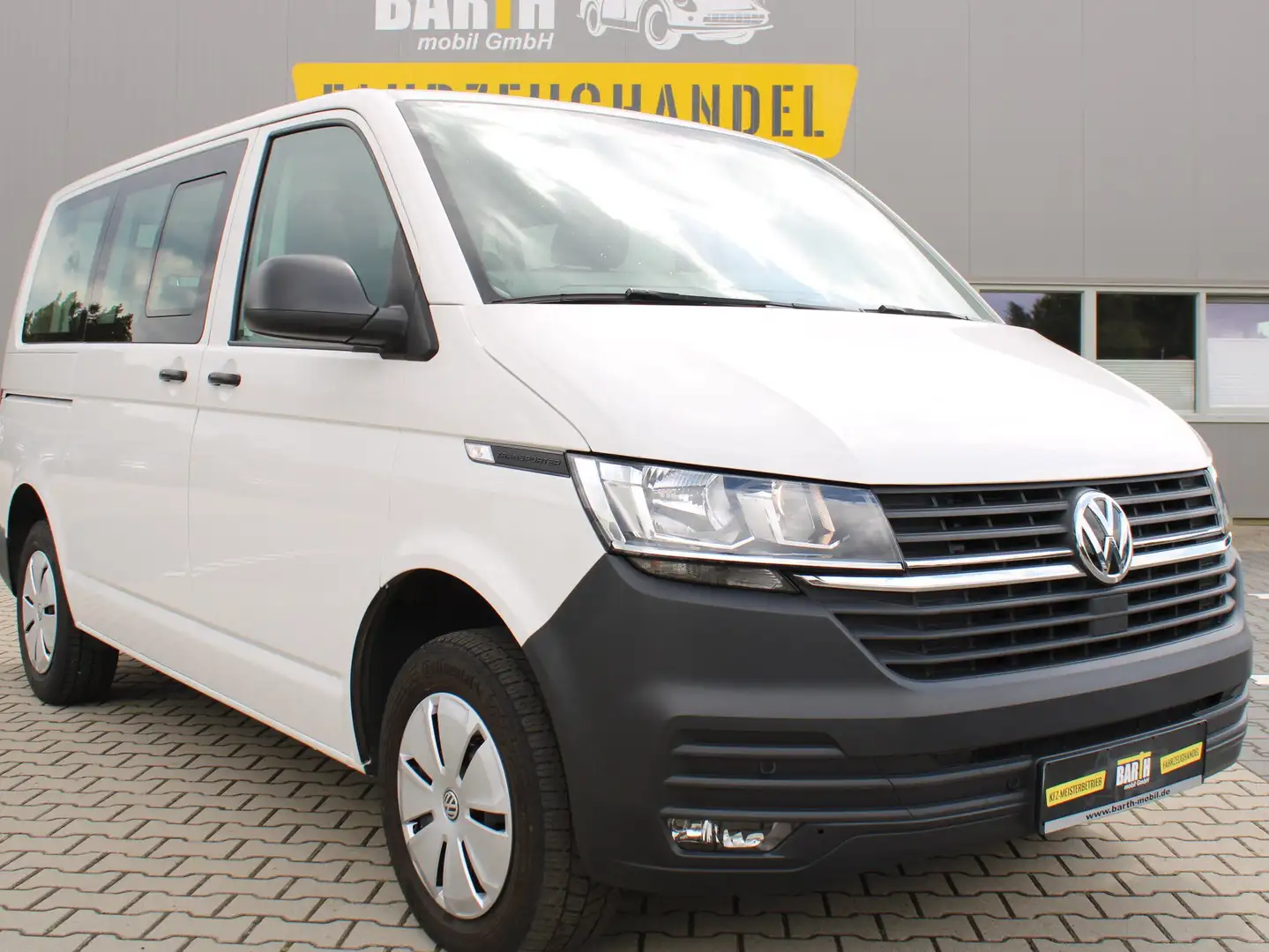 Volkswagen T6.1 Kombi FWD*PDC*KLIMA*9-SITZER*DSG* Blanco - 1