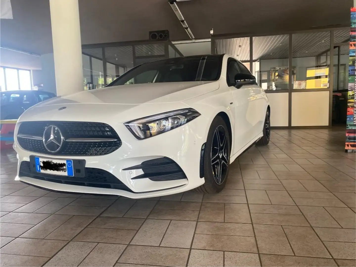 Mercedes-Benz A 180 Automatic EDITION PACCHETTO AMG Bianco - 1