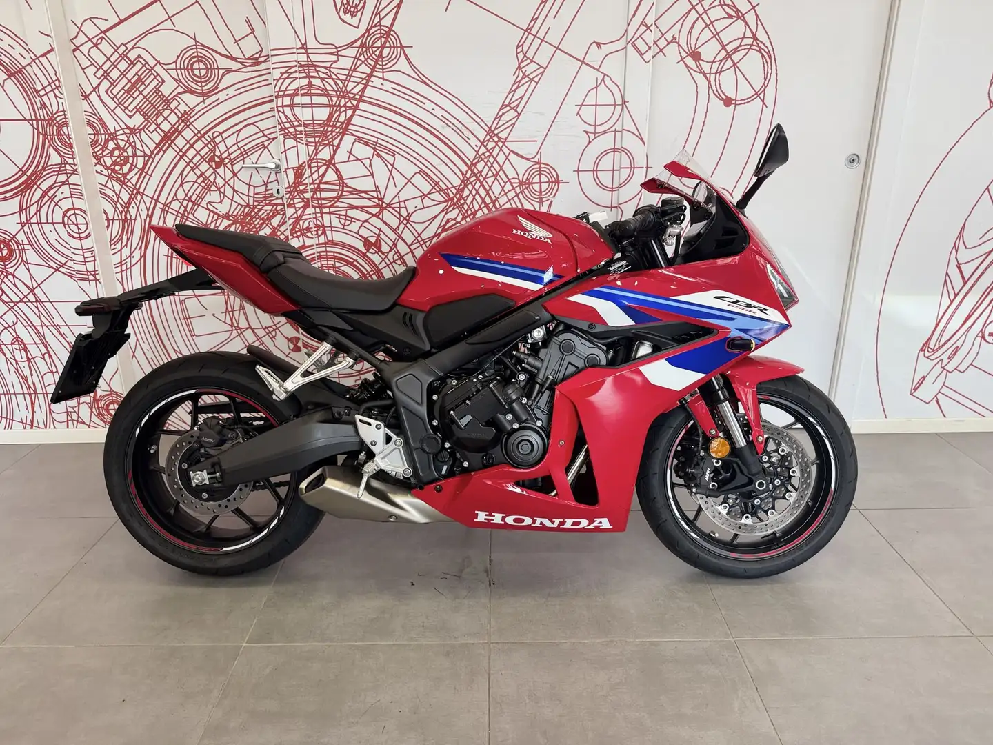 Honda CBR 650 CBR 650 R  E-Clutch - YM 2024 - 1