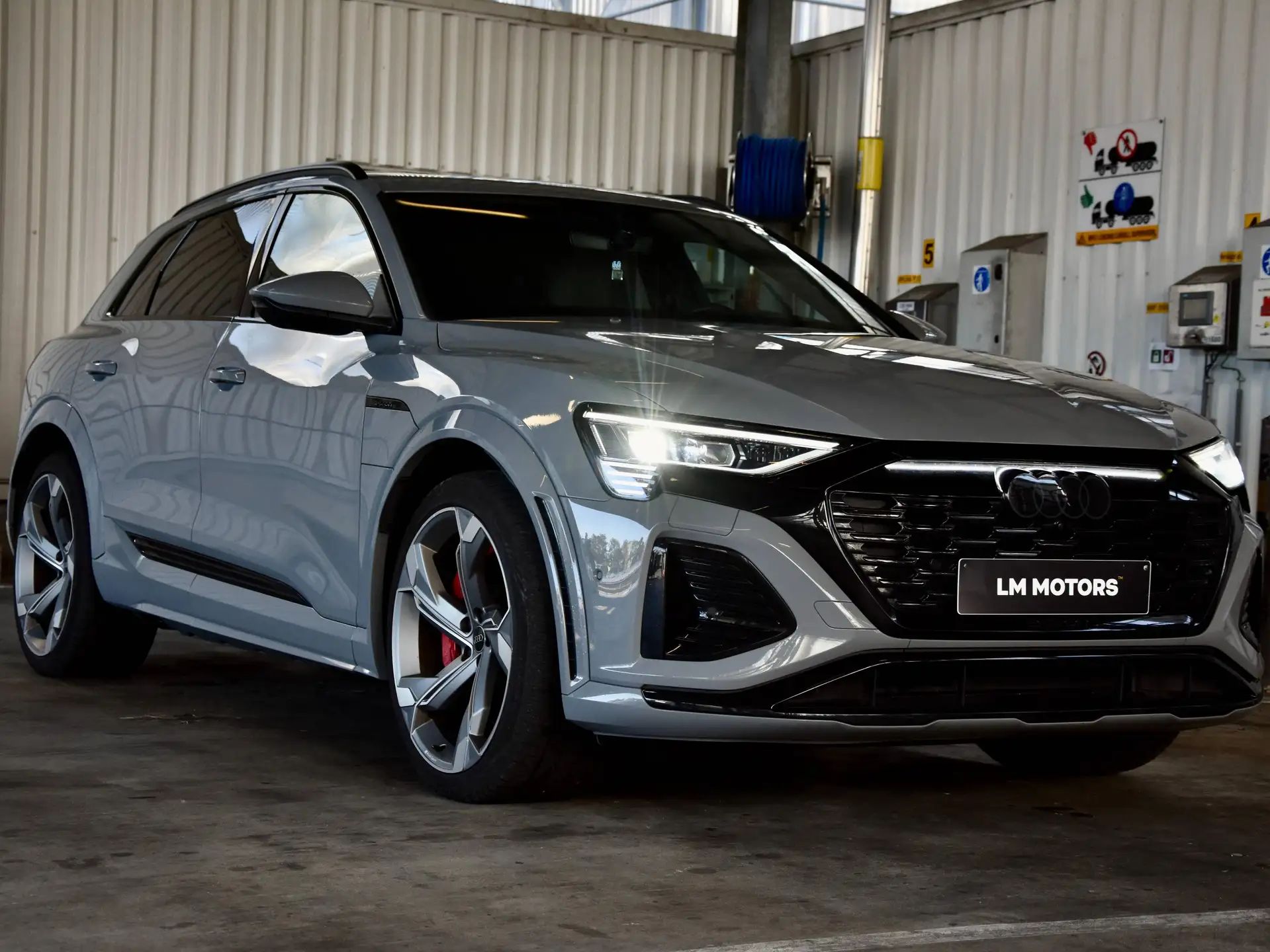 Audi SQ8 e-tron SQ8 e-tron 2024 회색 사진 4