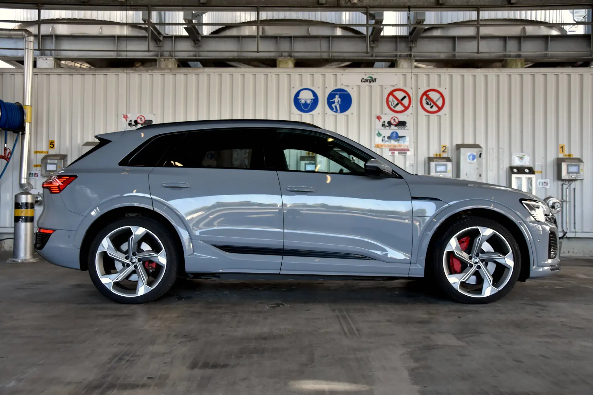 Audi SQ8 e-tron SQ8 e-tron 2024 회색 사진 3