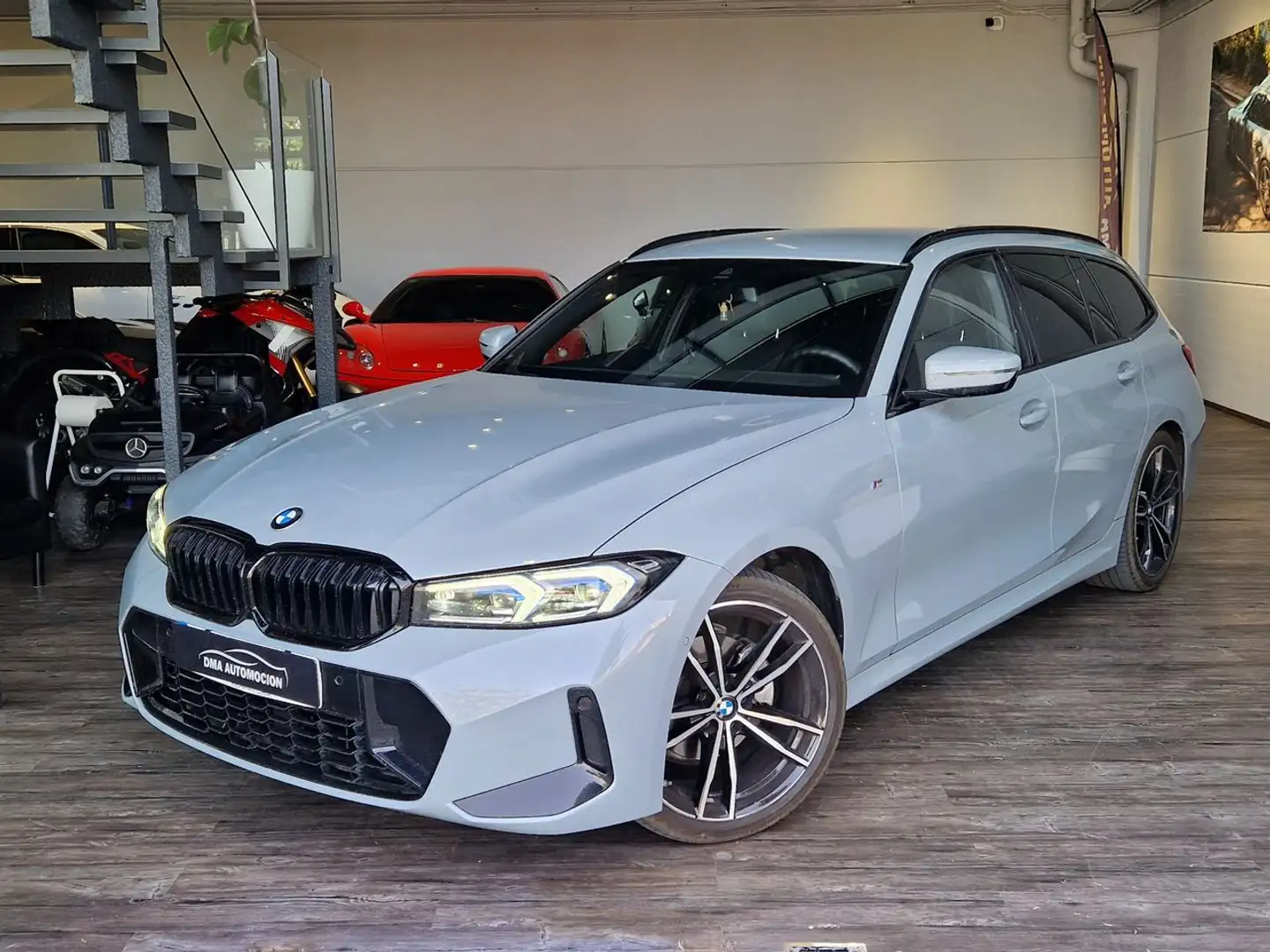 BMW 320 320iA Touring - 1