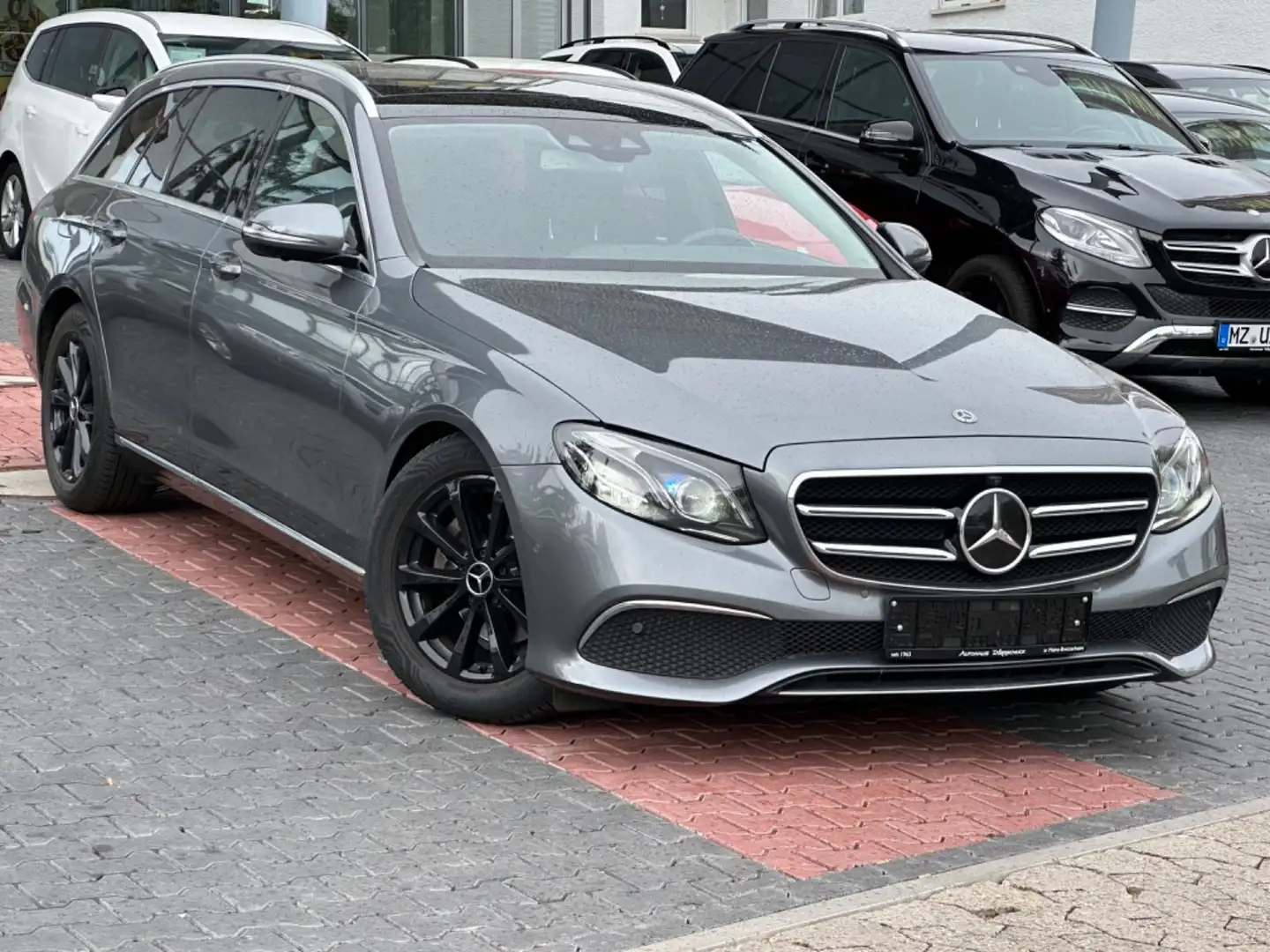 Mercedes-Benz E 200 E200d Avantgarde 9G LED PANO WIDESCREEN AHK 199€ Серый - 2