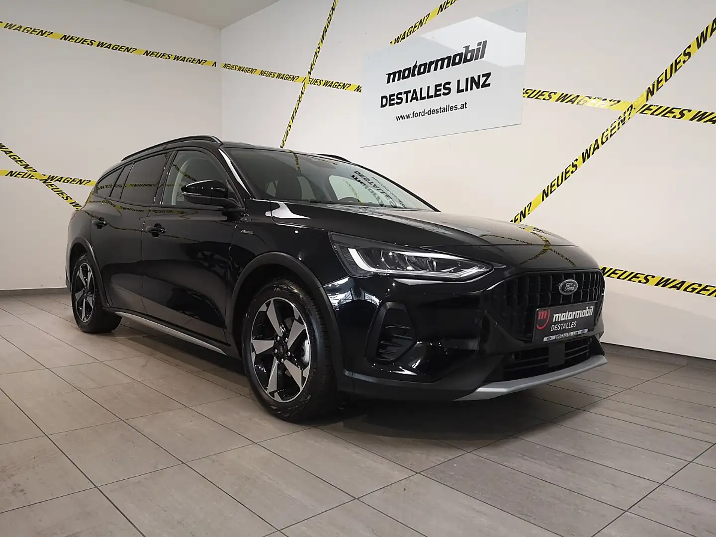 Ford Focus Turnier 1,0 EcoBoost Hybrid Active Aut. Schwarz - 1