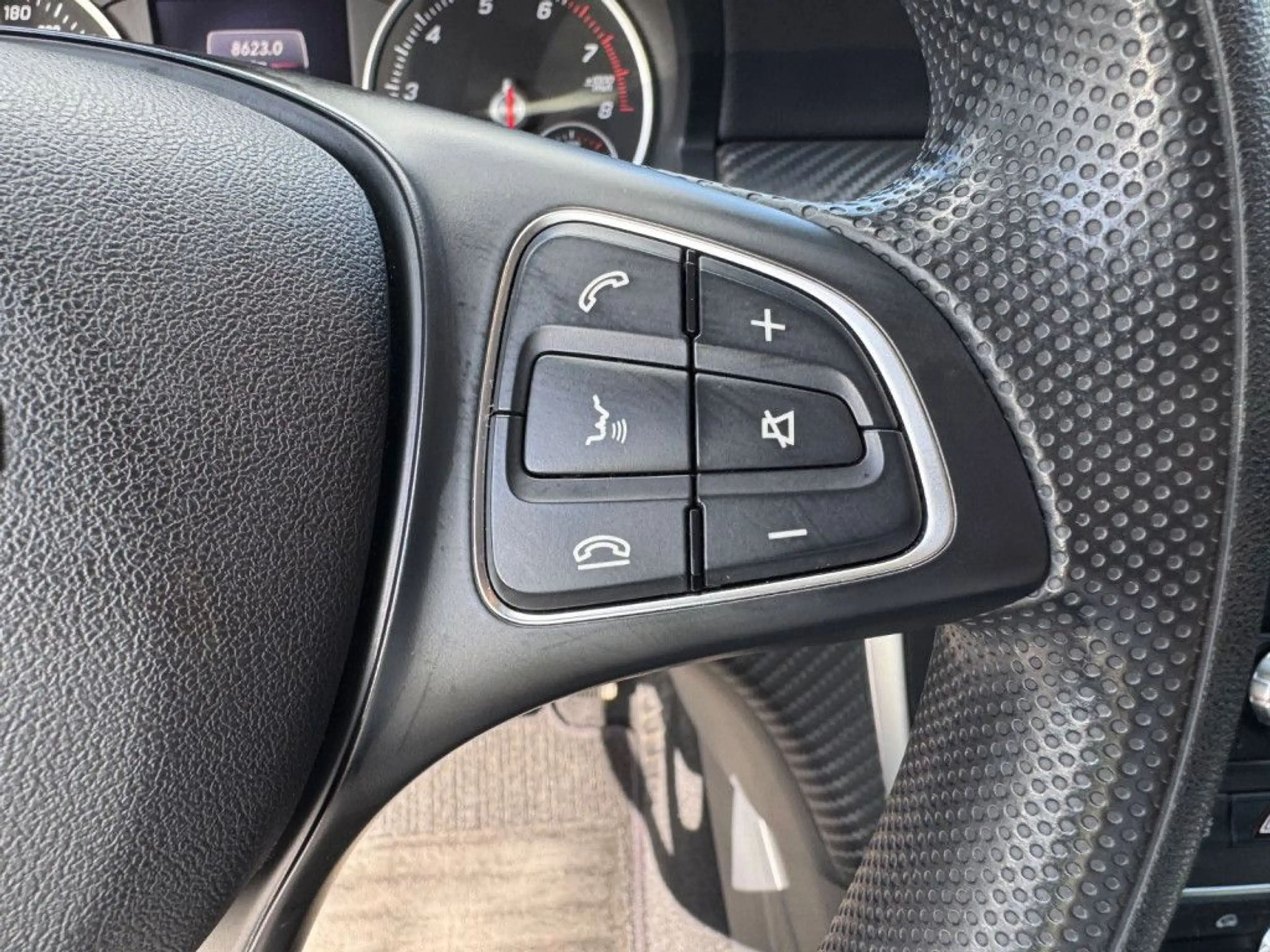Mercedes-Benz GLA 200 — photo 10