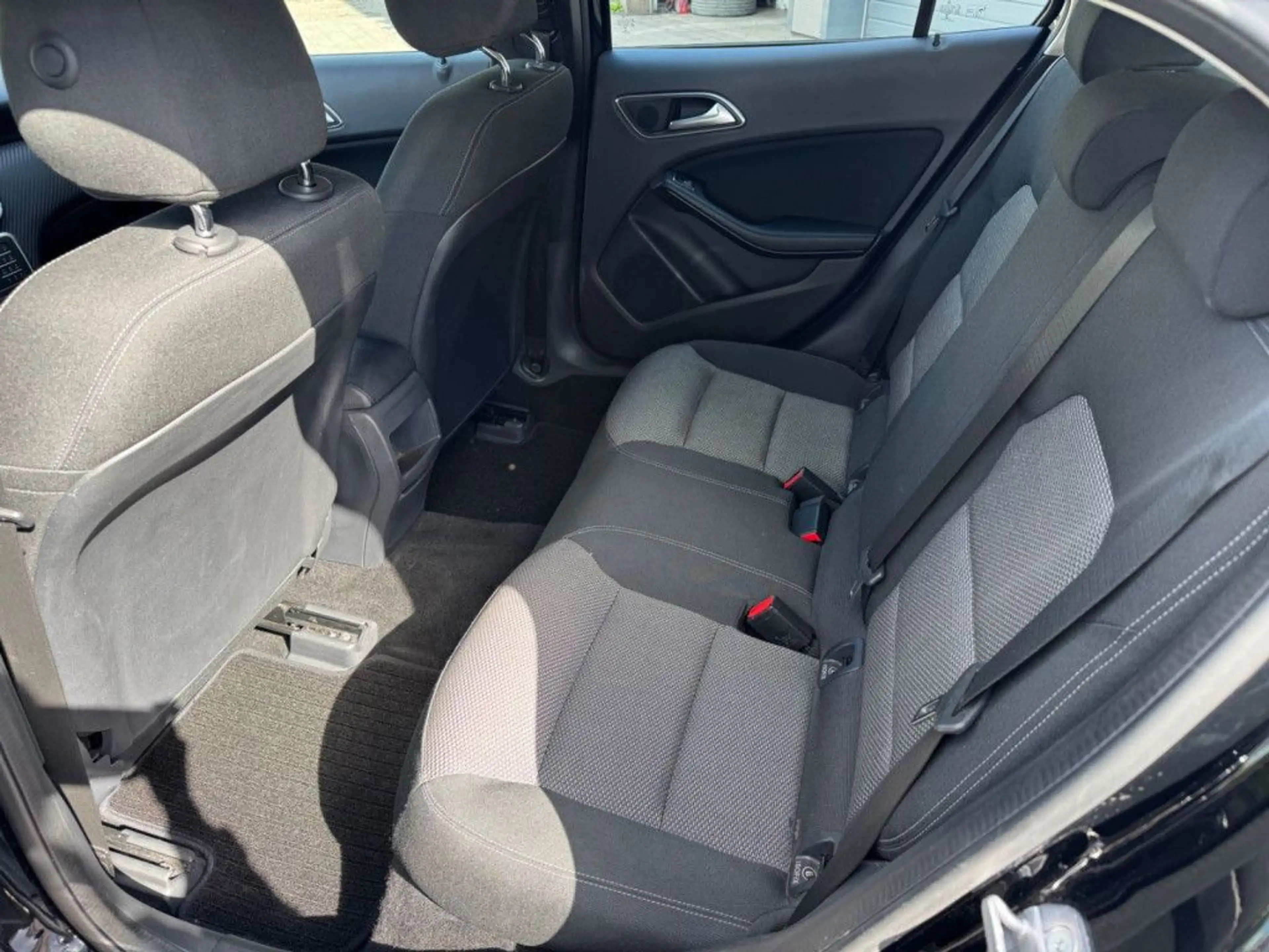 Mercedes-Benz GLA 200 — photo 15
