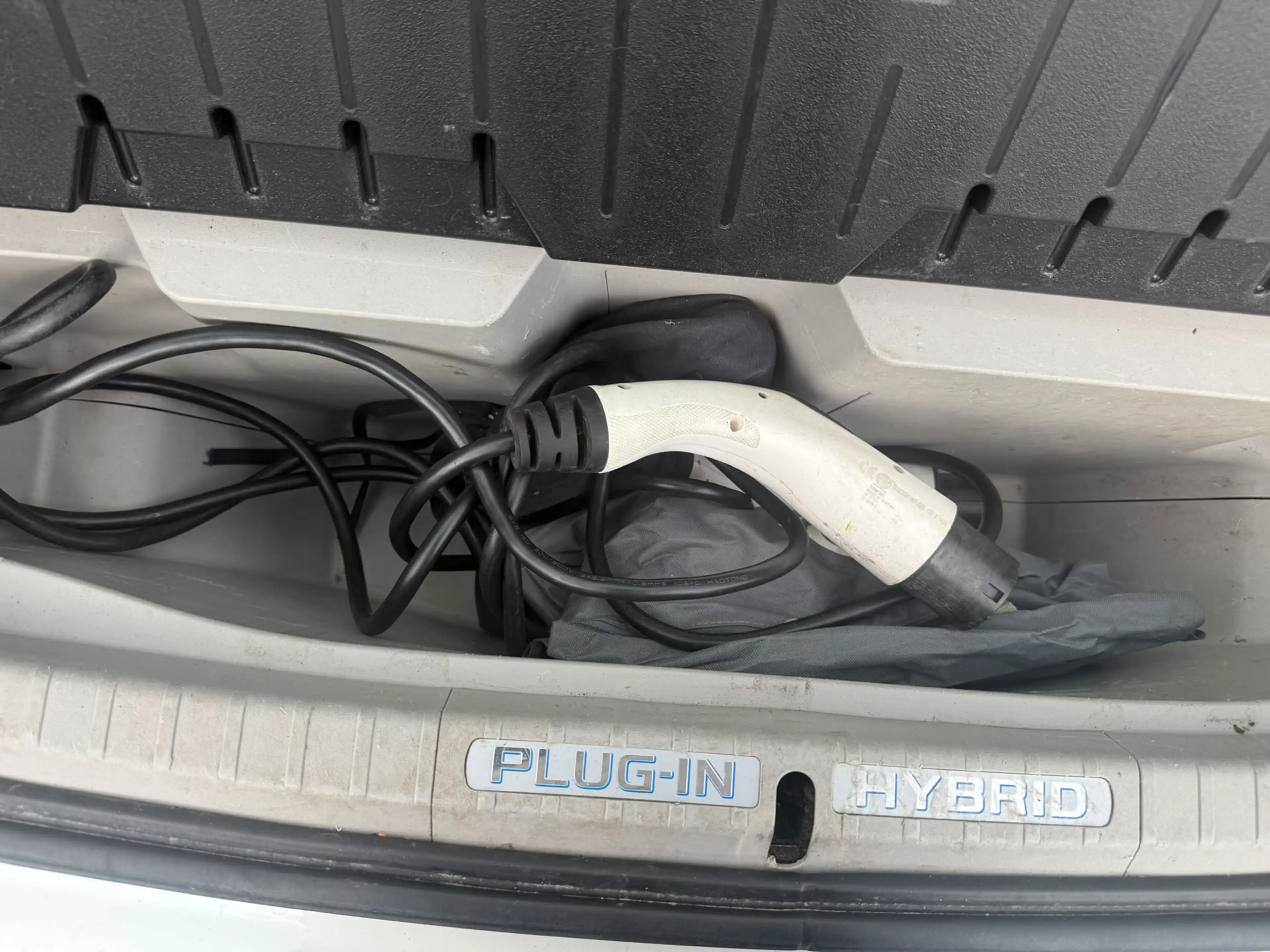 Toyota Prius 1.8 Plug-in Aspiration — photo 11