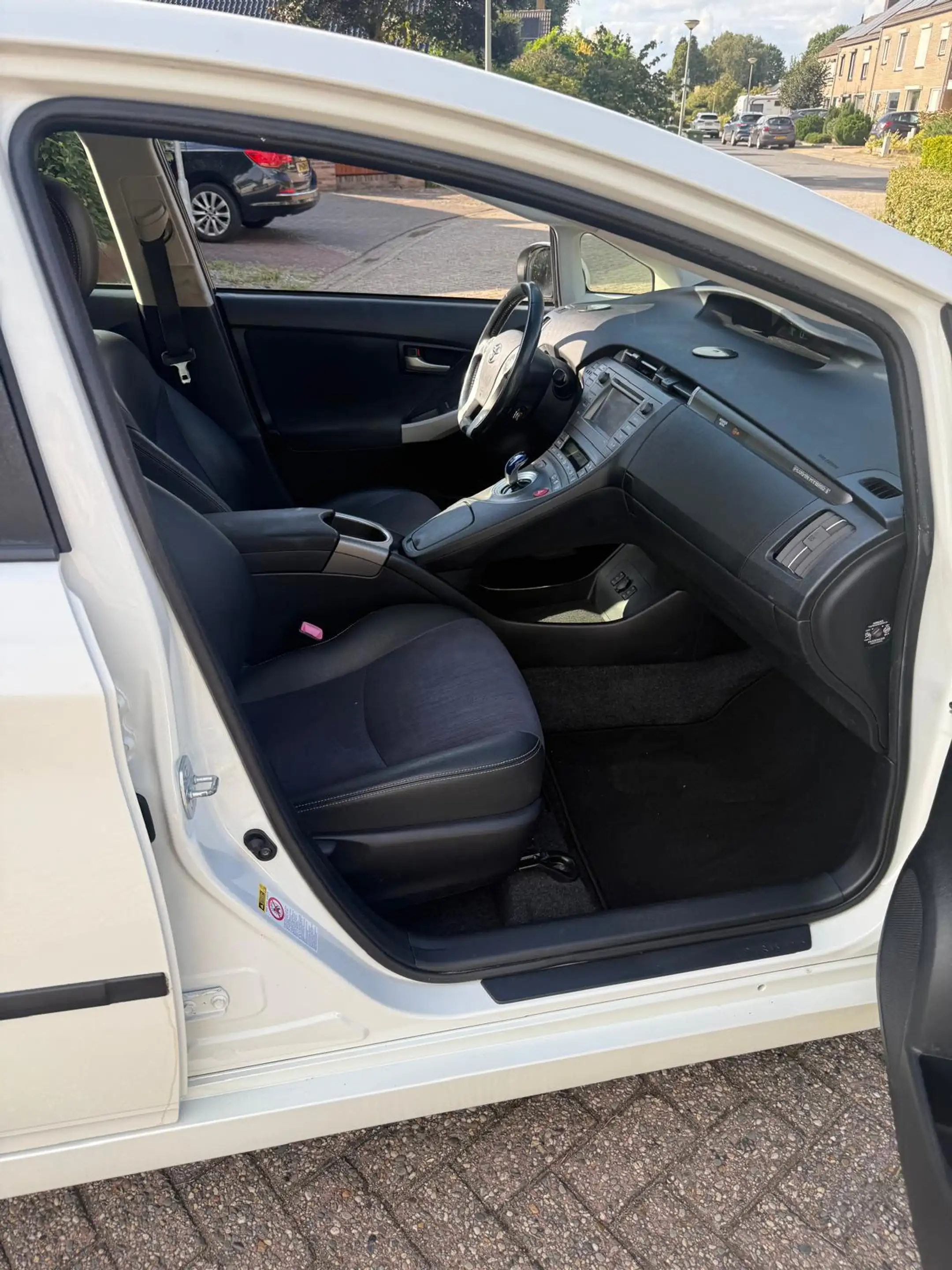Toyota Prius 1.8 Plug-in Aspiration — photo 12