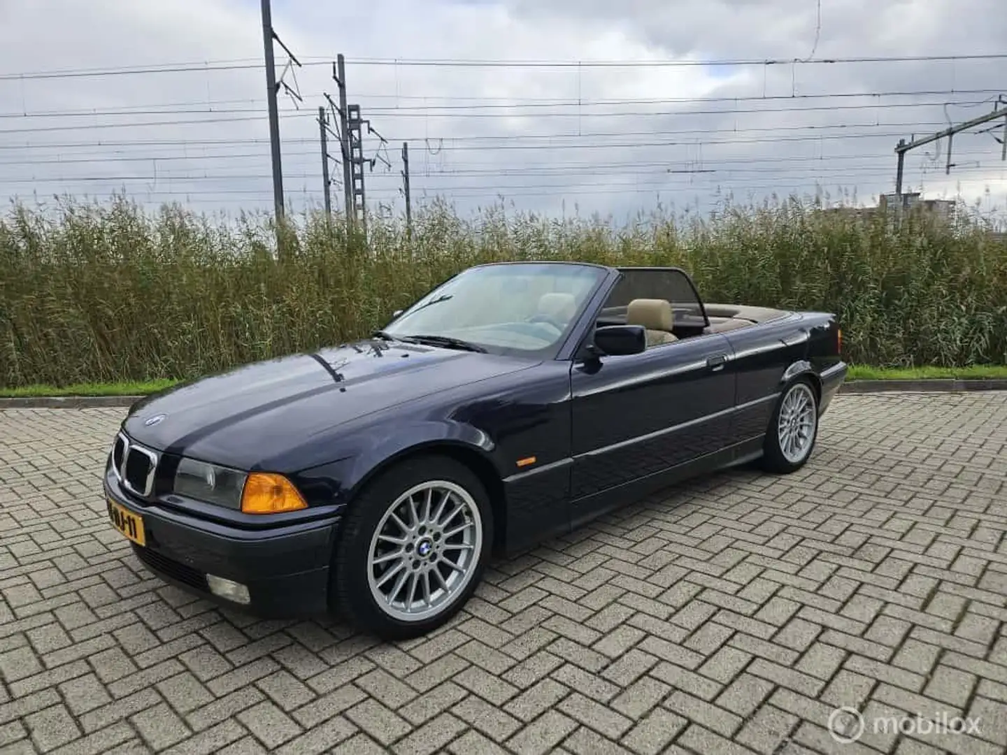 BMW 320 3-serie Cabrio 320i Executive Bleu - 1