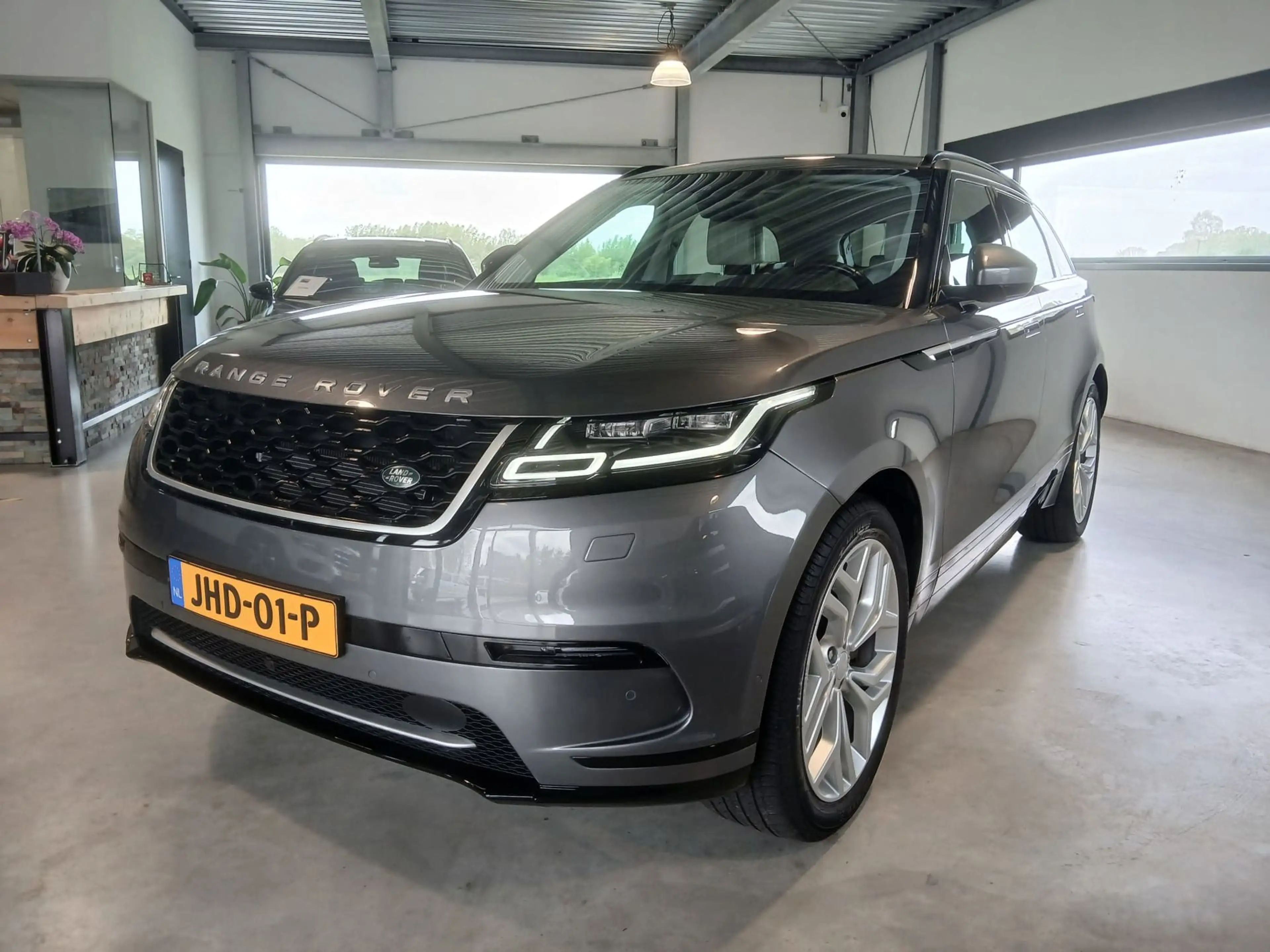 Land Rover Range Rover Velar 2.0 I4 Turbo AWD R-Dynamic HSE P300 Zéer compleet — photo 3