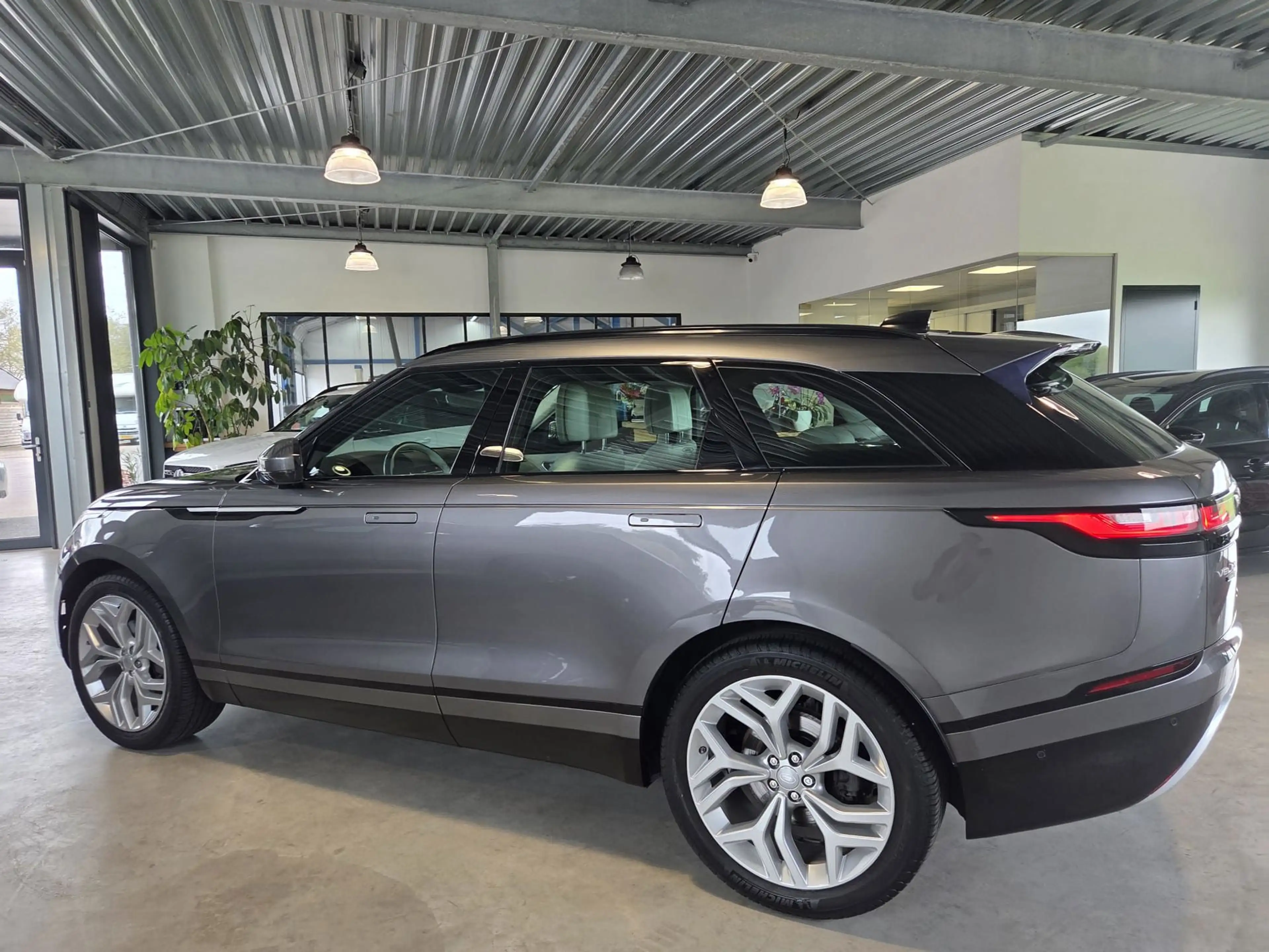 Land Rover Range Rover Velar 2.0 I4 Turbo AWD R-Dynamic HSE P300 Zéer compleet — photo 13