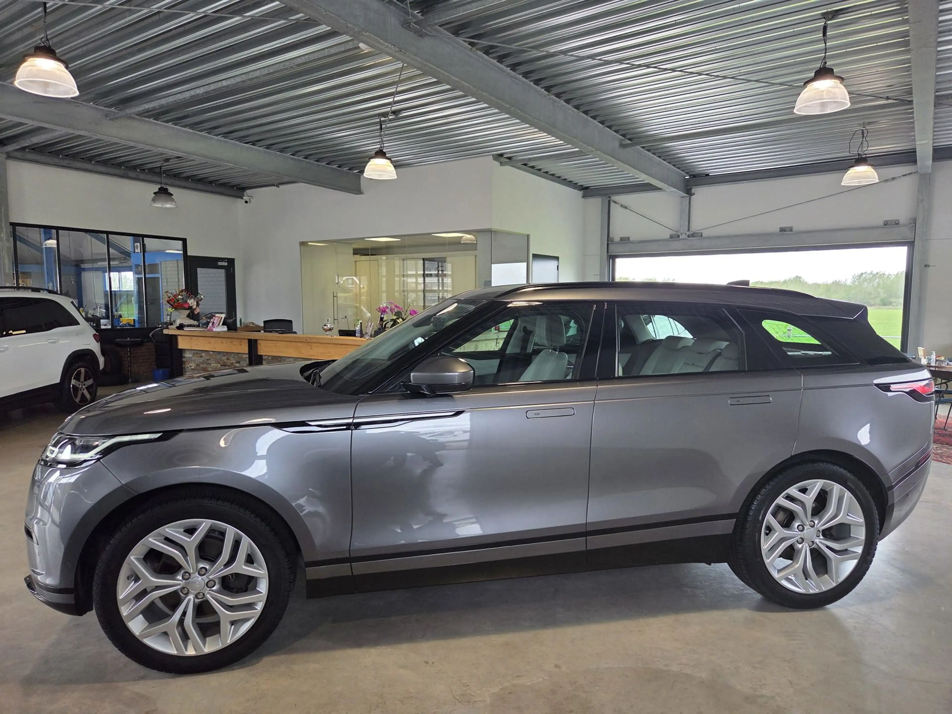 Land Rover Range Rover Velar 2.0 I4 Turbo AWD R-Dynamic HSE P300 Zéer compleet — photo 15