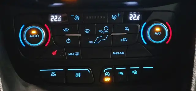 Ford Transit Connect view 19