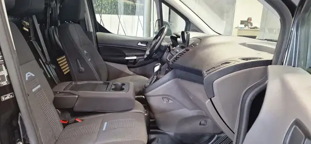 Ford Transit Connect view 11