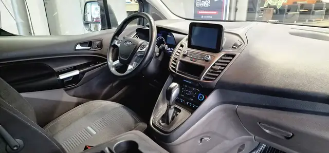 Ford Transit Connect view 13