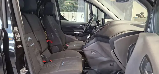 Ford Transit Connect view 12