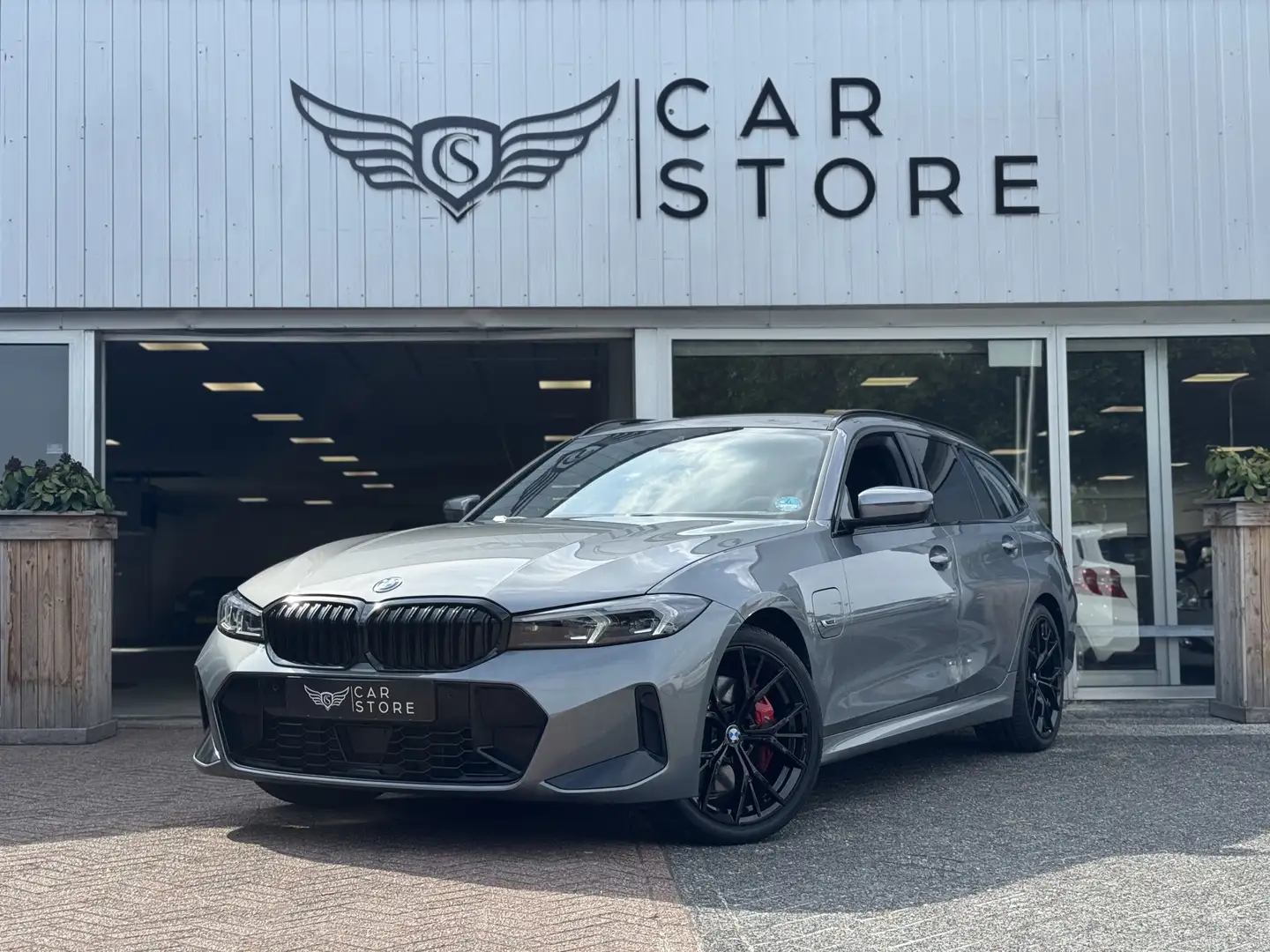 BMW 330 3-serie Touring 330e M-SPORT|292PK|LASER|CAMERA|FA Grijs - 1
