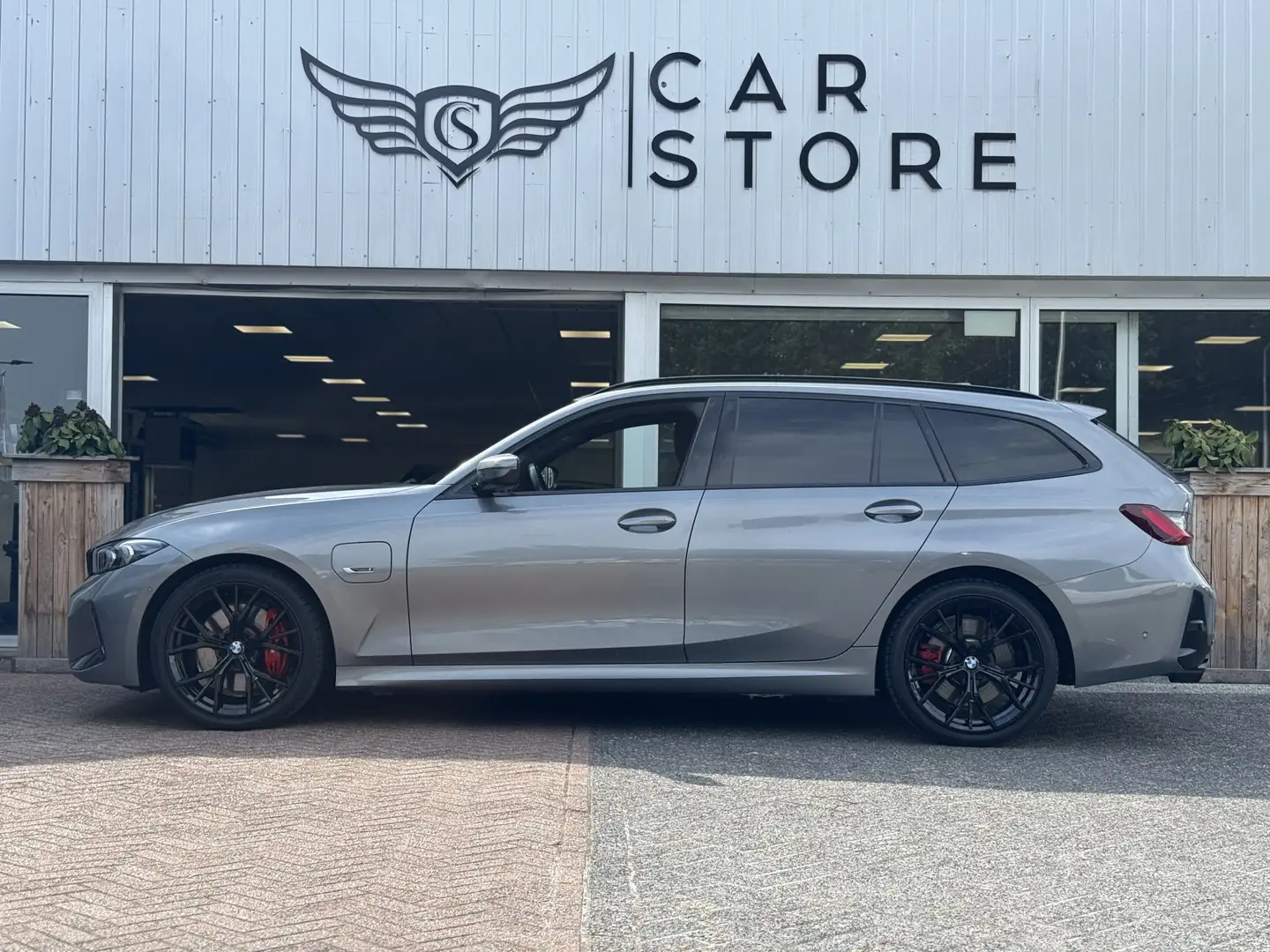 BMW 330 3-serie Touring 330e M-SPORT|292PK|LASER|CAMERA|FA Grijs - 2