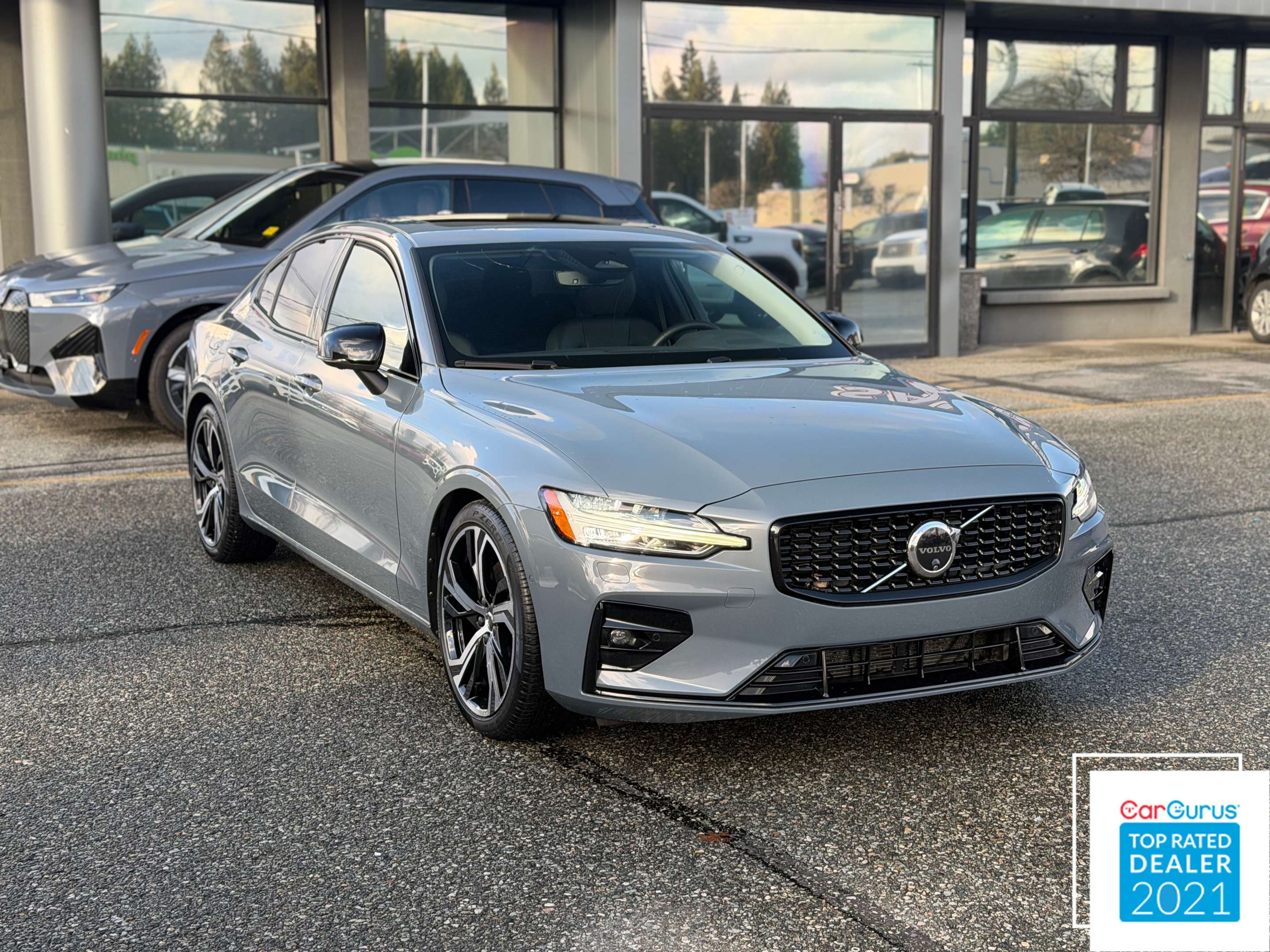 2024 Volvo S60 B5 Plus Dark Theme