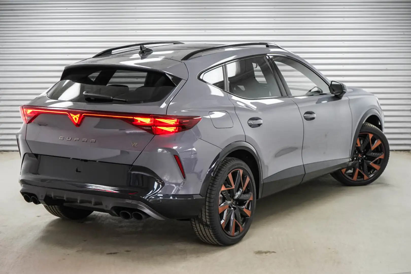 CUPRA Formentor 2,0 TSI DSG 4x4 VZ Grau - 2
