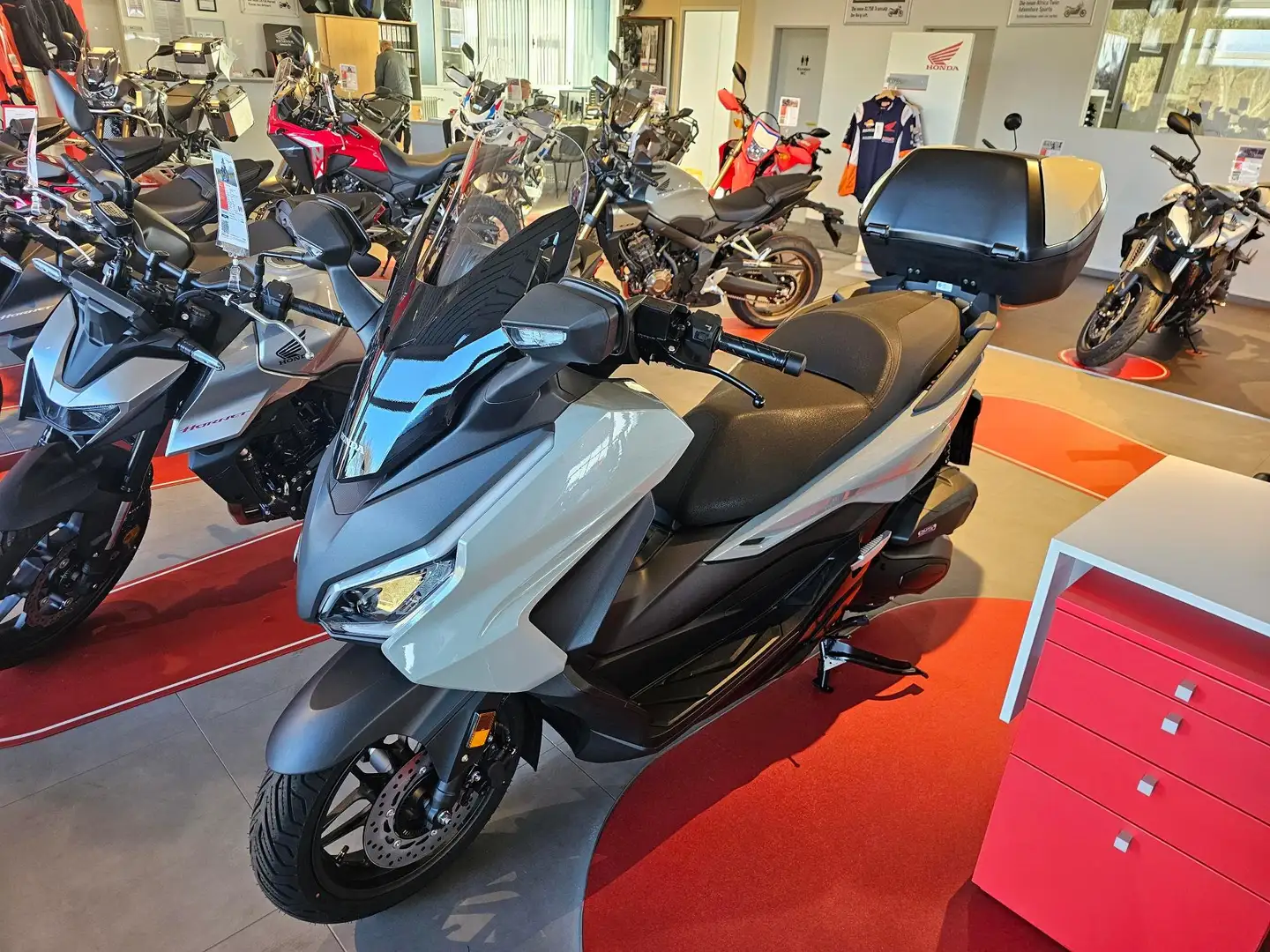 Honda Forza 125 inkl. Smart-Top-Case Gris - 1