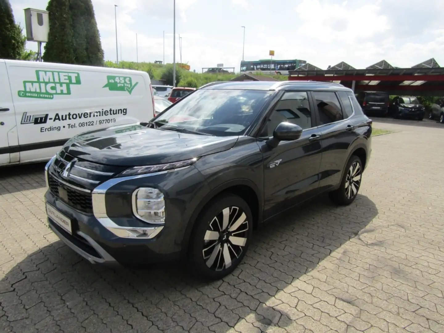 Mitsubishi Outlander 2.4 Intro Edition NAVI LED SHZ GRA ACC PDC RFK HUD Grau - 2