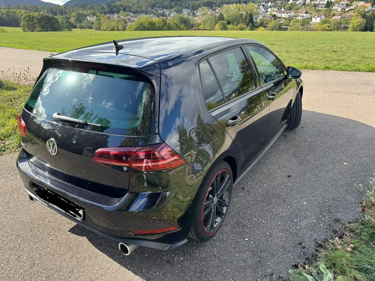 Volkswagen Golf GTI Golf GTI 2.0 TSI OPF DSG Performance — photo 1 of 6